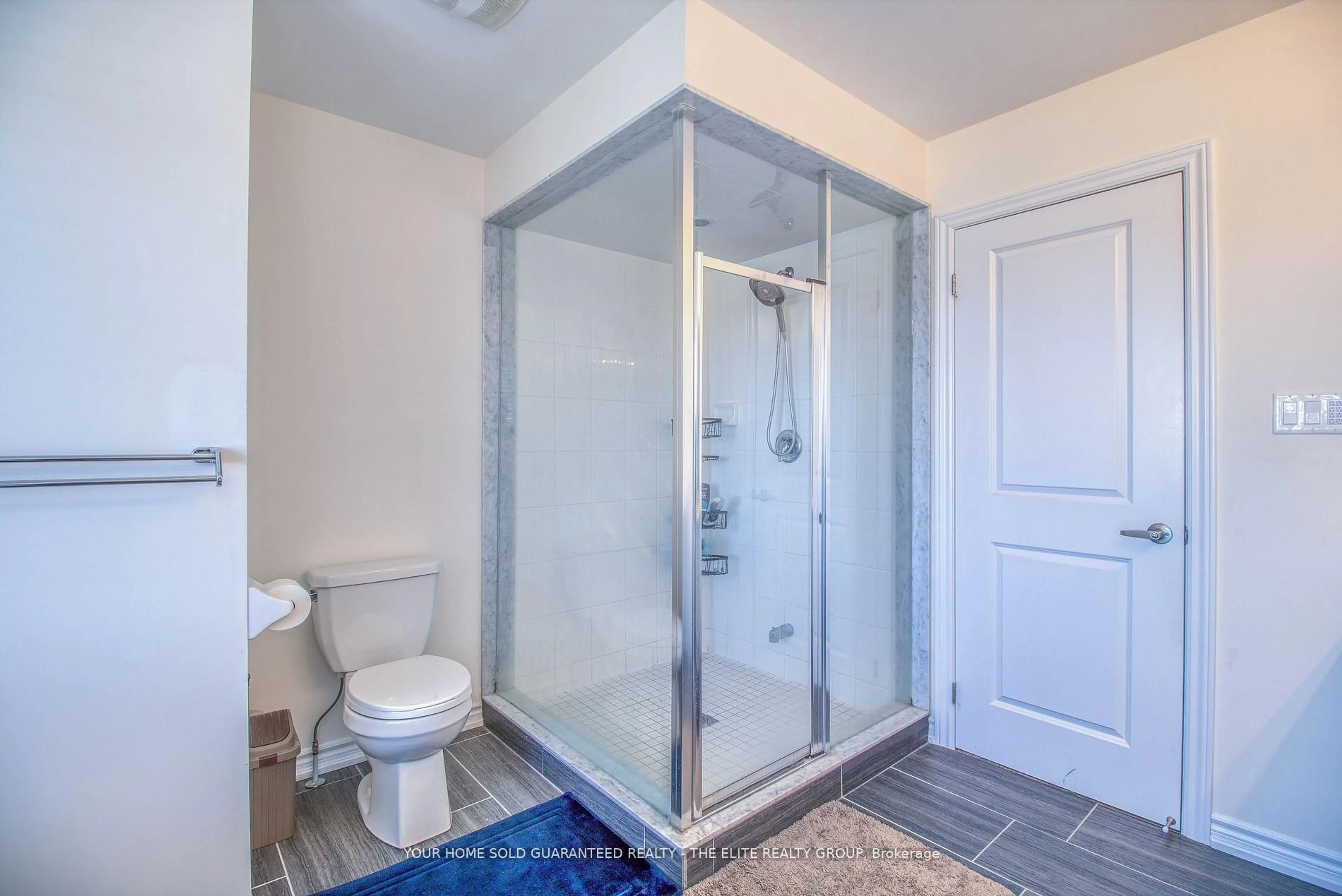 Standard bathroom, ceramic/tile floor for 211 Lia Dr, Clearview Ontario L0M 1S0