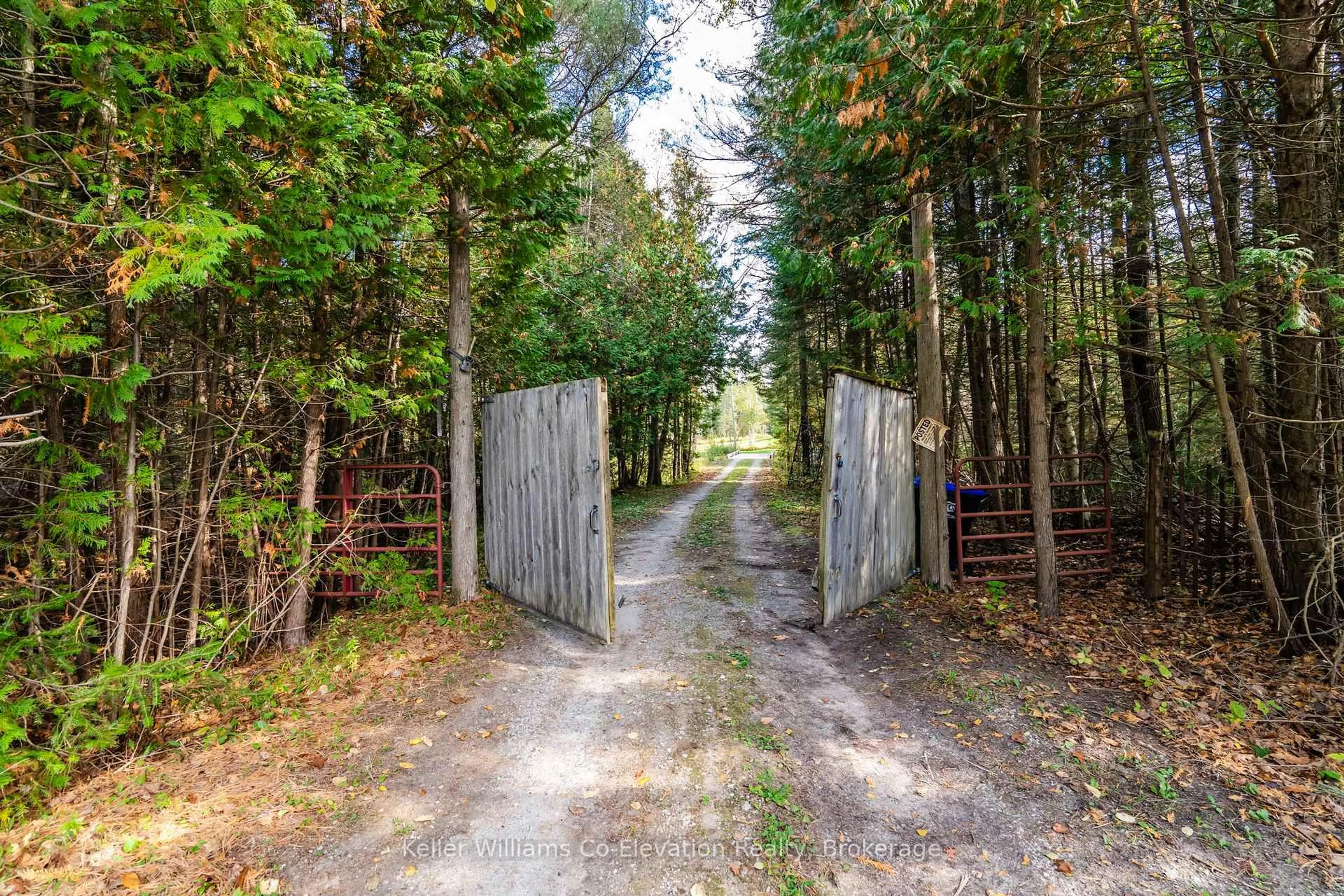 Unknown for 1076 Beaver Lane, Springwater Ontario L9X 0M1