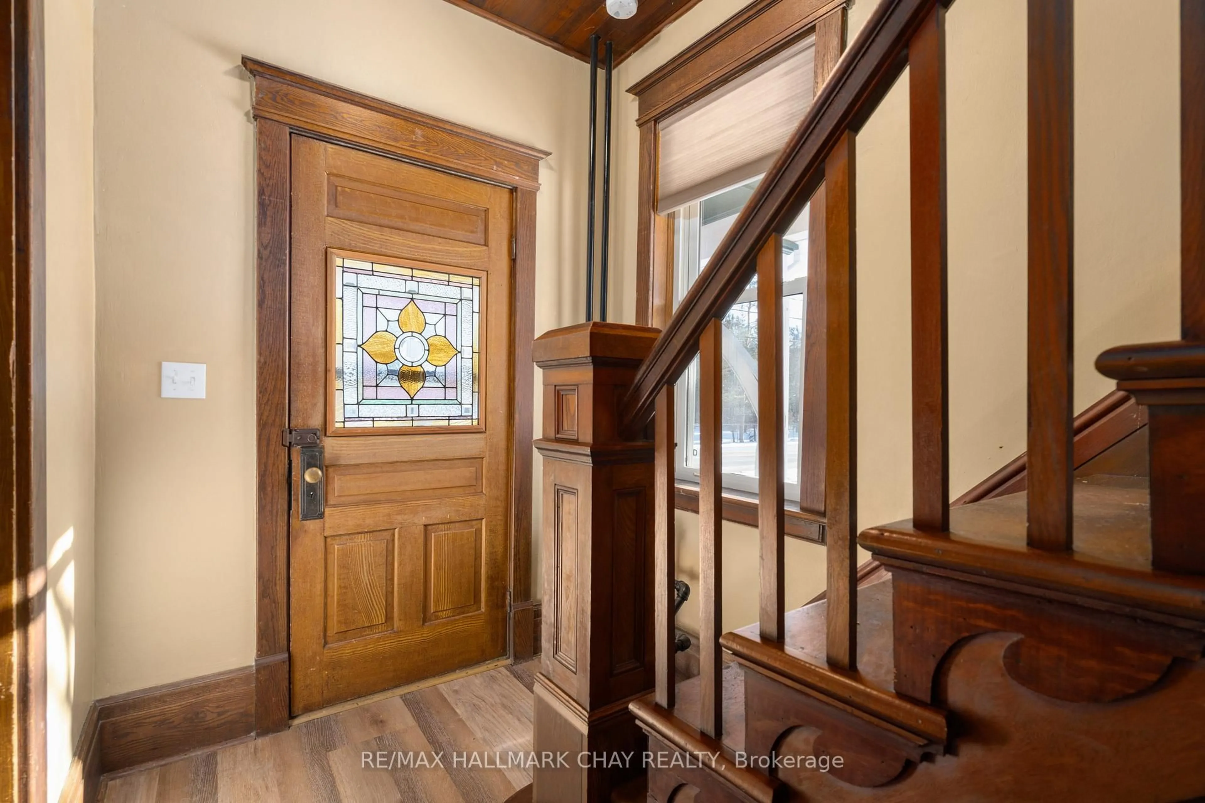 Indoor entryway for 4514 Penetanguishene Rd, Springwater Ontario L0L 1V0