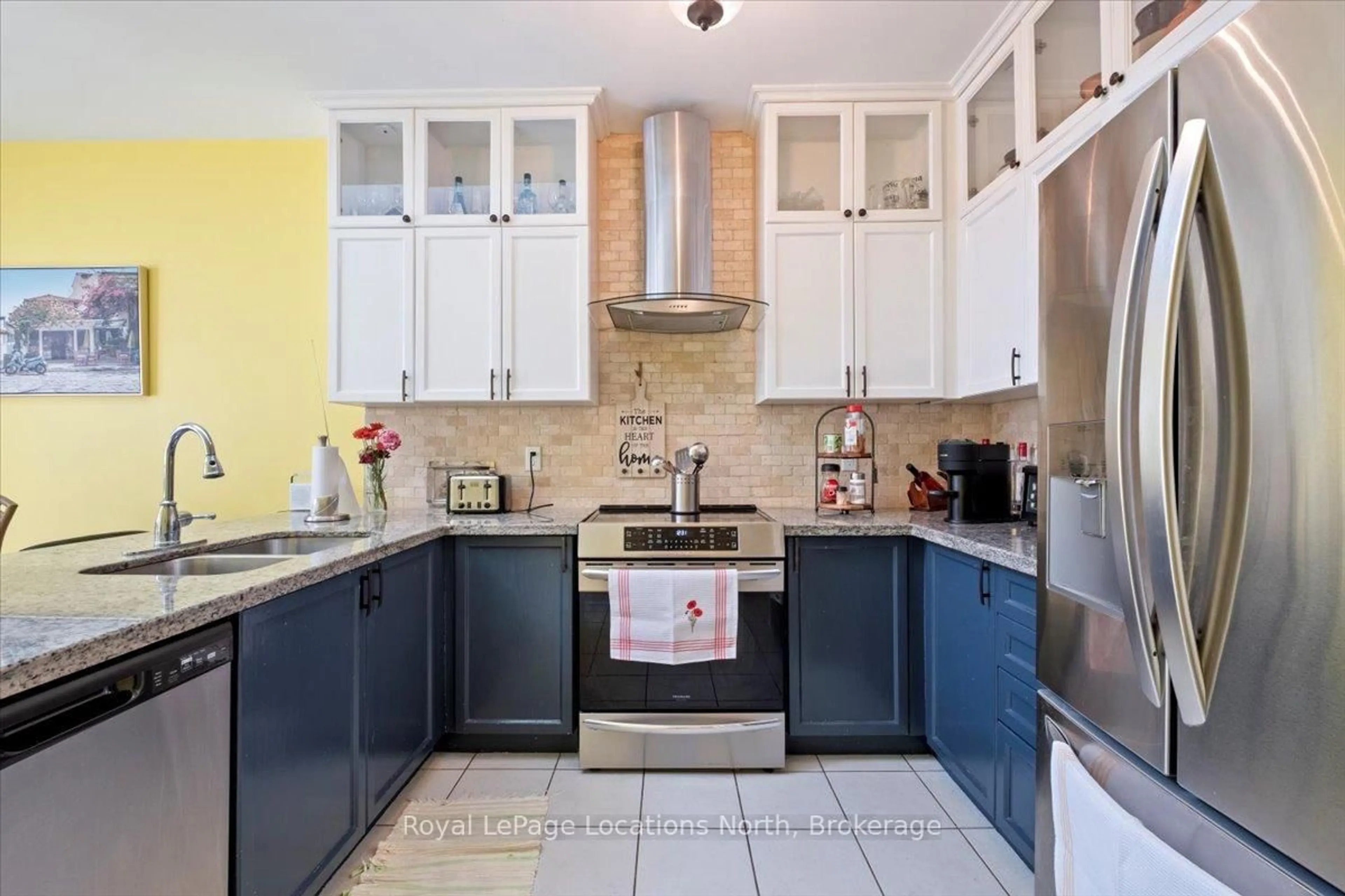 Contemporary kitchen, ceramic/tile floor for 21 Appalachian Tr #21, Wasaga Beach Ontario L9Z 0G3