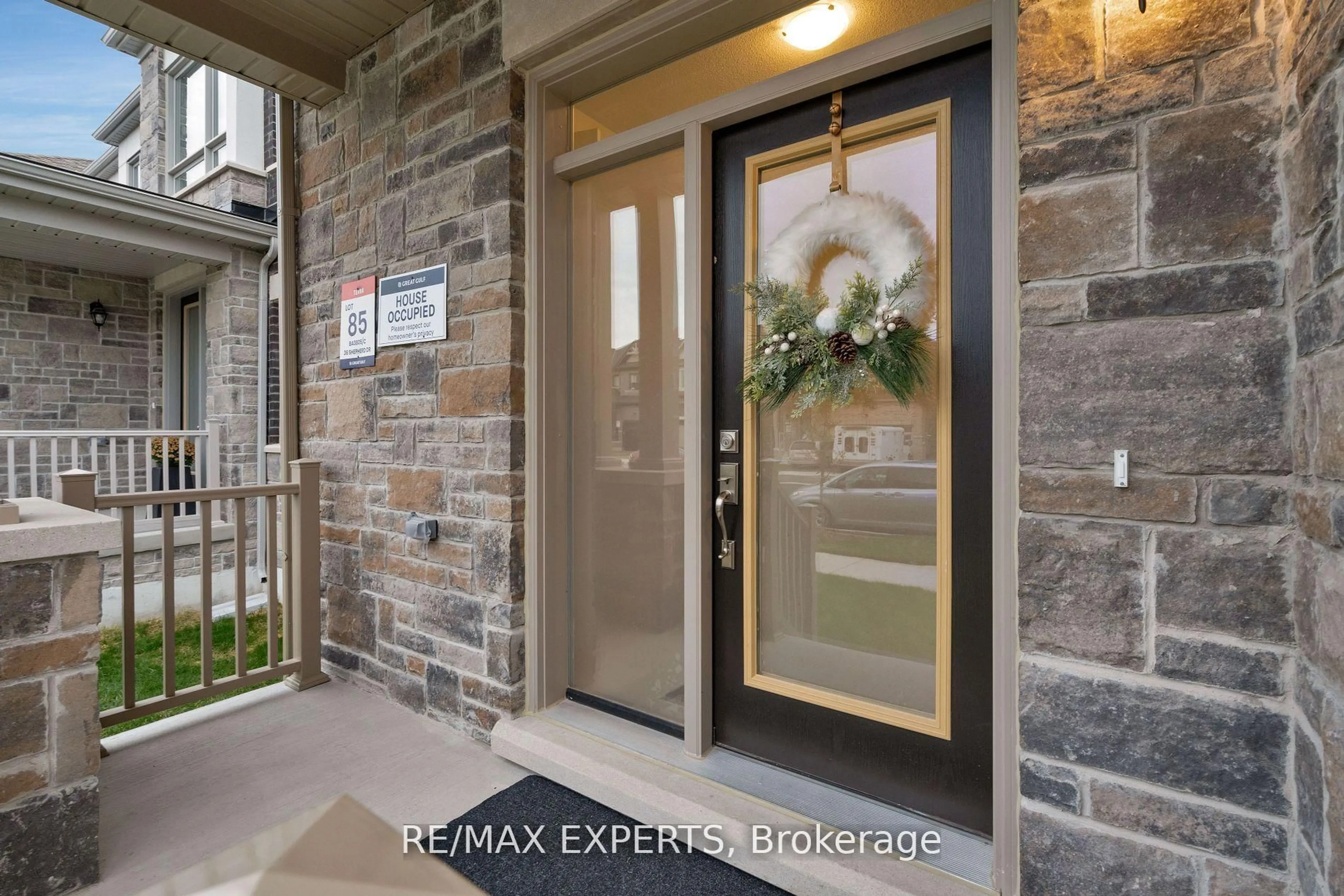 Indoor entryway for 36 Shepherd Dr, Barrie Ontario L9J 0P3