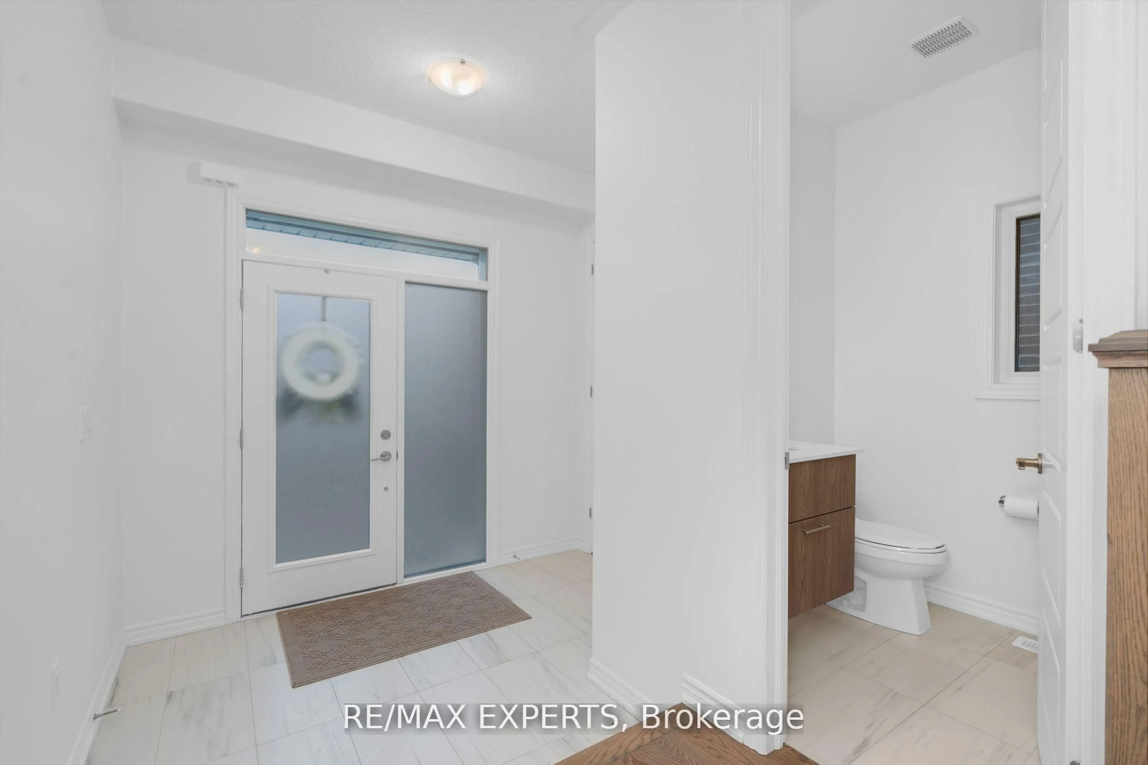 Indoor entryway for 36 Shepherd Dr, Barrie Ontario L9J 0P3