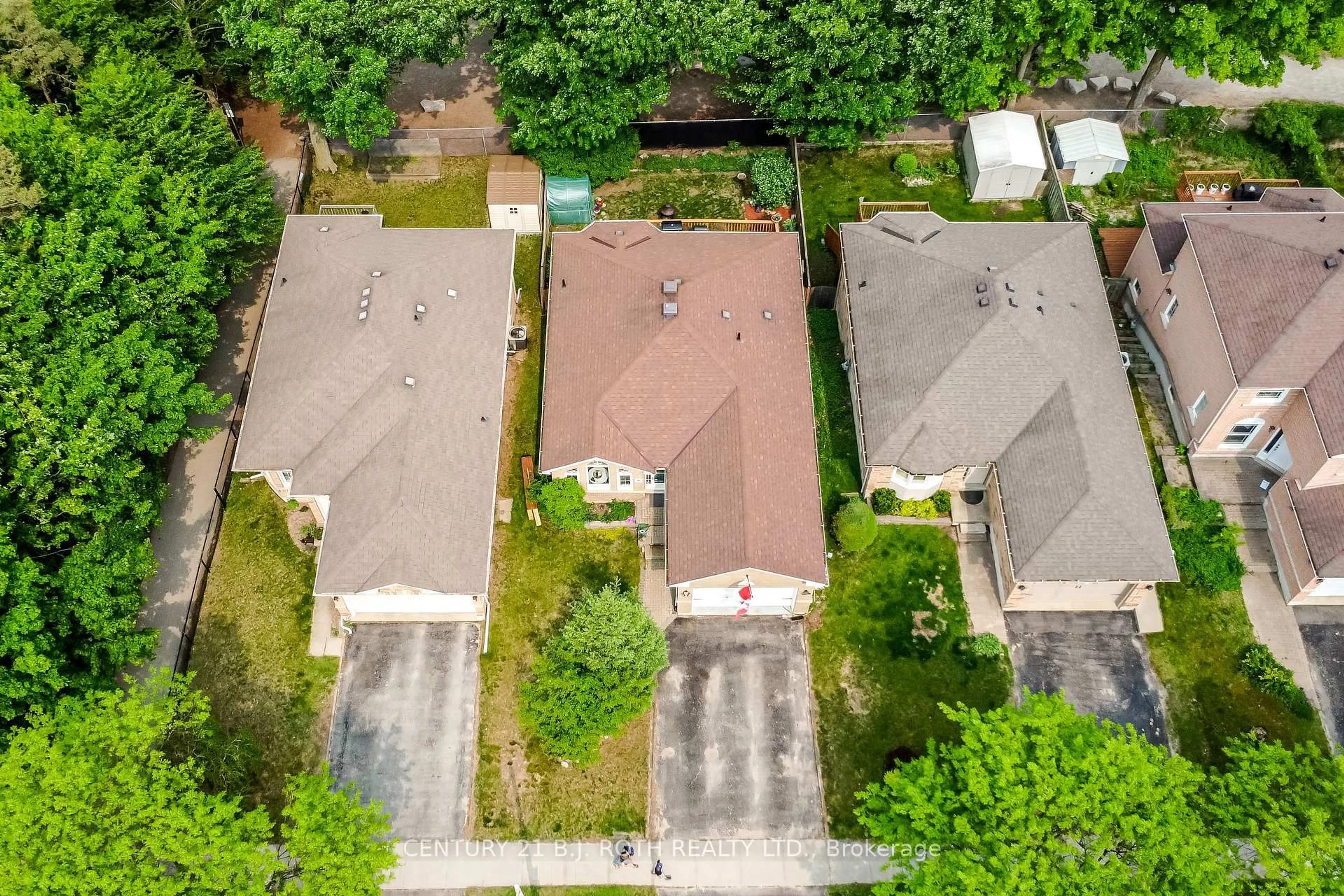 A pic from outside/outdoor area/front of a property/back of a property/a pic from drone, street for 37 Nicholson Dr, Barrie Ontario L4N 8L7