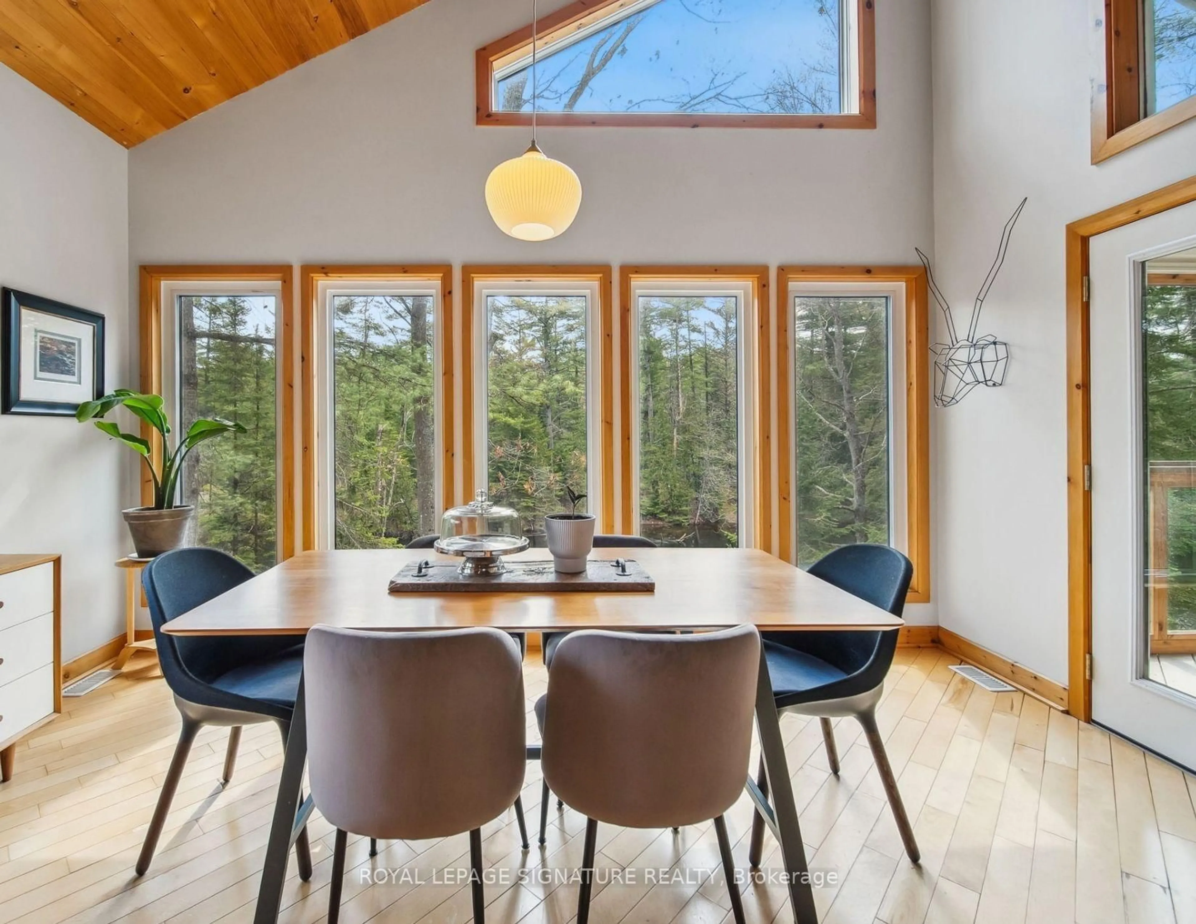 Dining room, wood/laminate floor for 3309 Riverdale Dr, Severn Ontario L0K 2B0