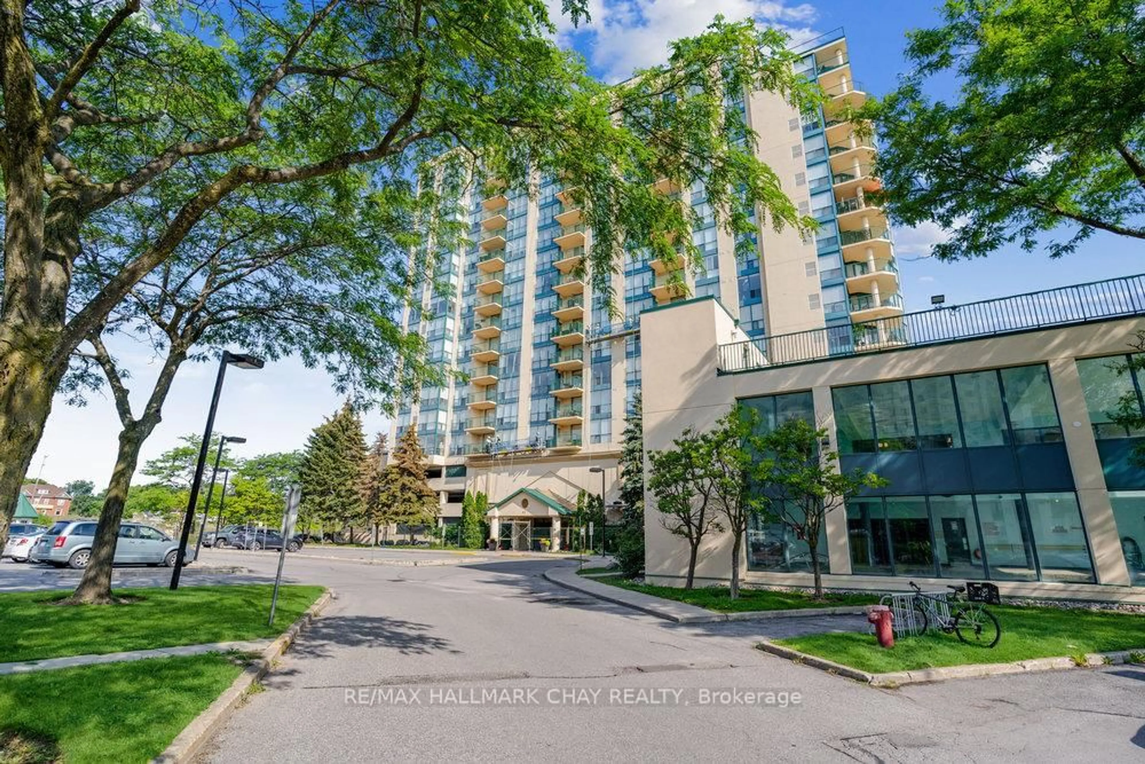Indoor foyer for 65 Ellen St #502, Barrie Ontario L4N 3A5