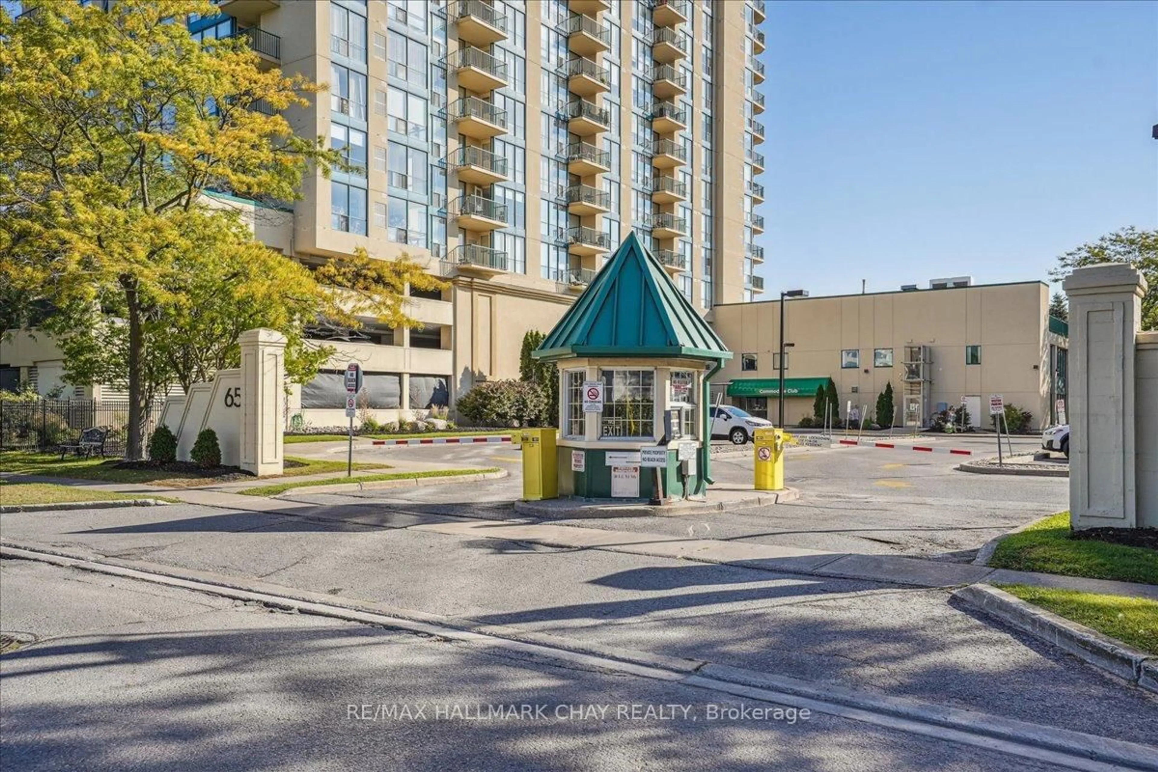 Indoor foyer for 65 Ellen St #502, Barrie Ontario L4N 3A5