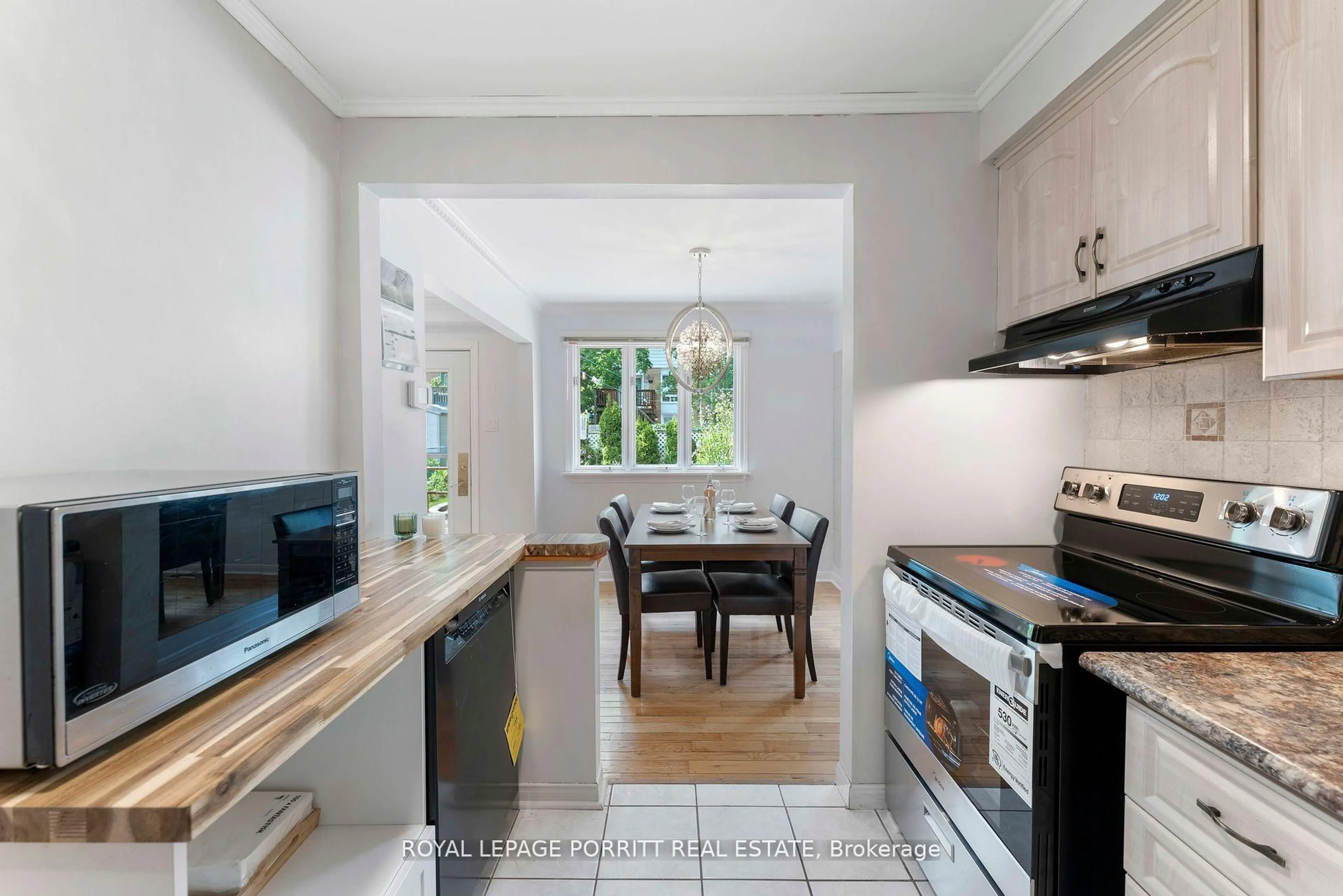 Unknown for 32 Chaucer Cres, Barrie Ontario L4N 4T7