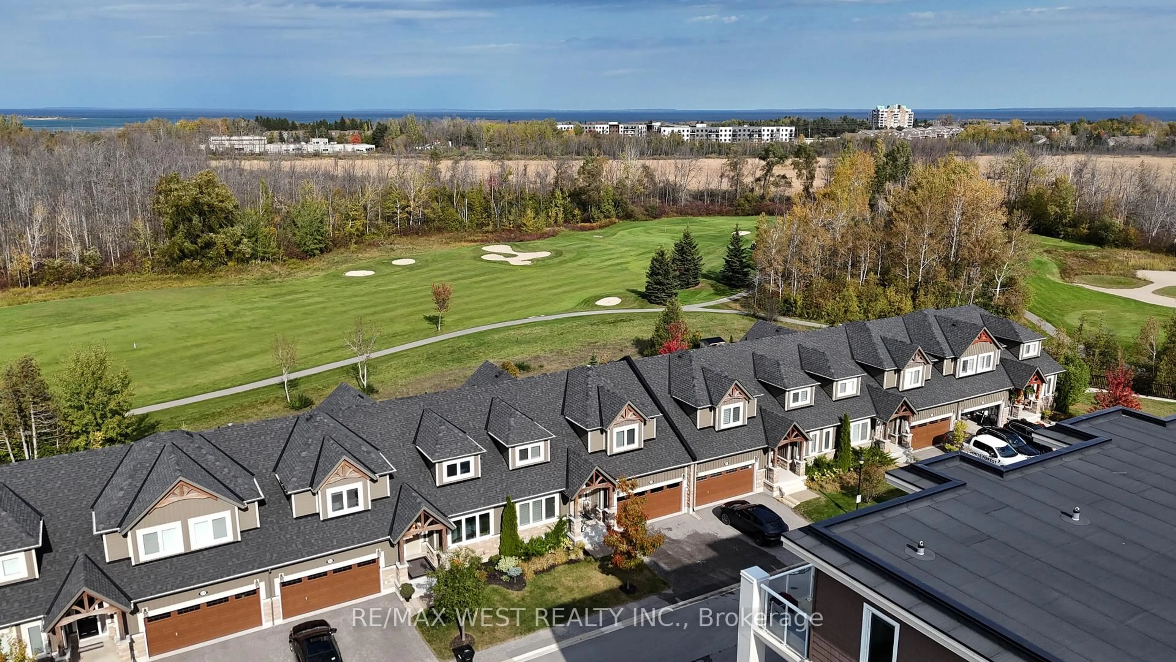 A pic from outside/outdoor area/front of a property/back of a property/a pic from drone, unknown for 8 Spooner Cres, Collingwood Ontario L9Y 1T3