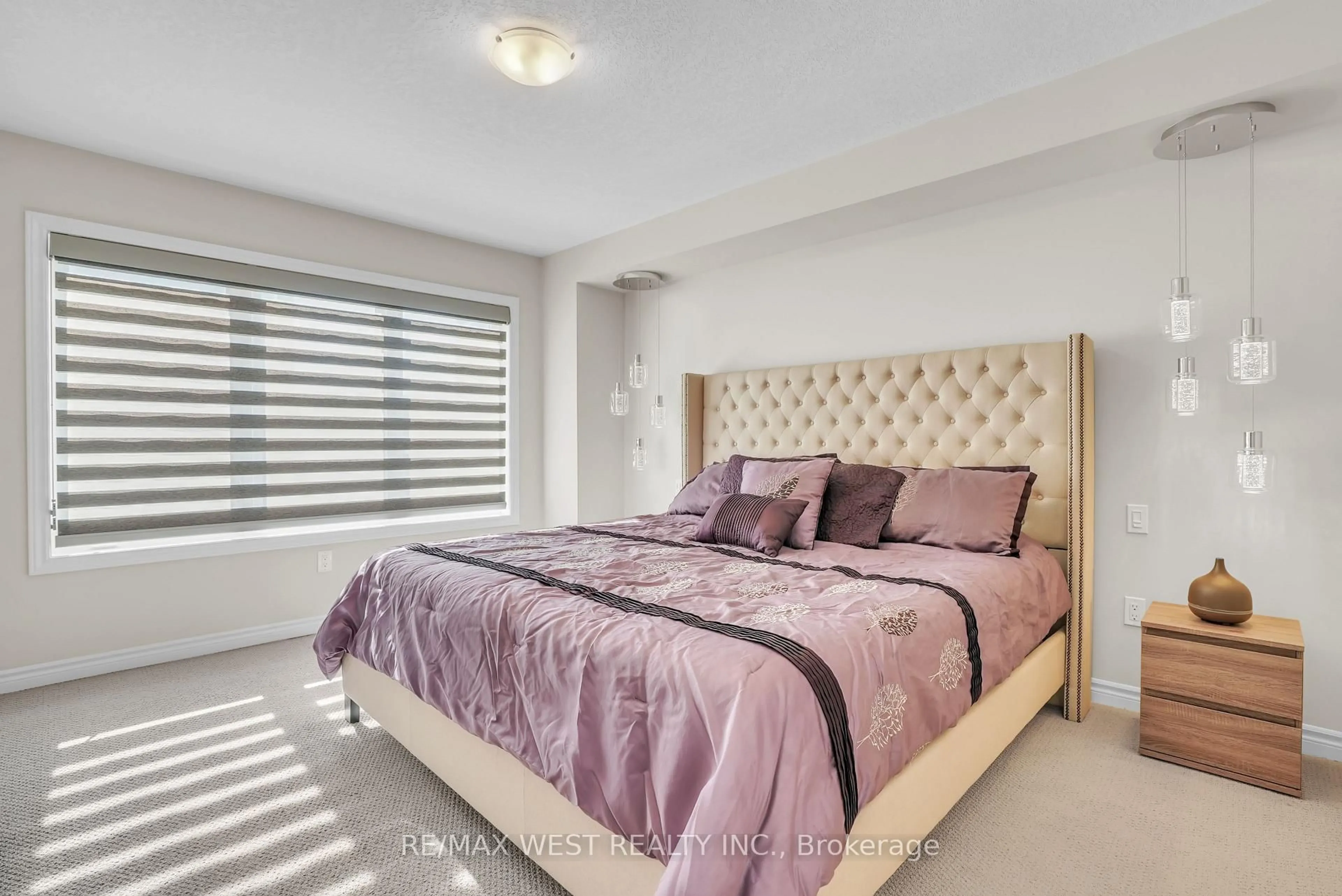 Bedroom with bed, unknown for 8 Spooner Cres, Collingwood Ontario L9Y 1T3