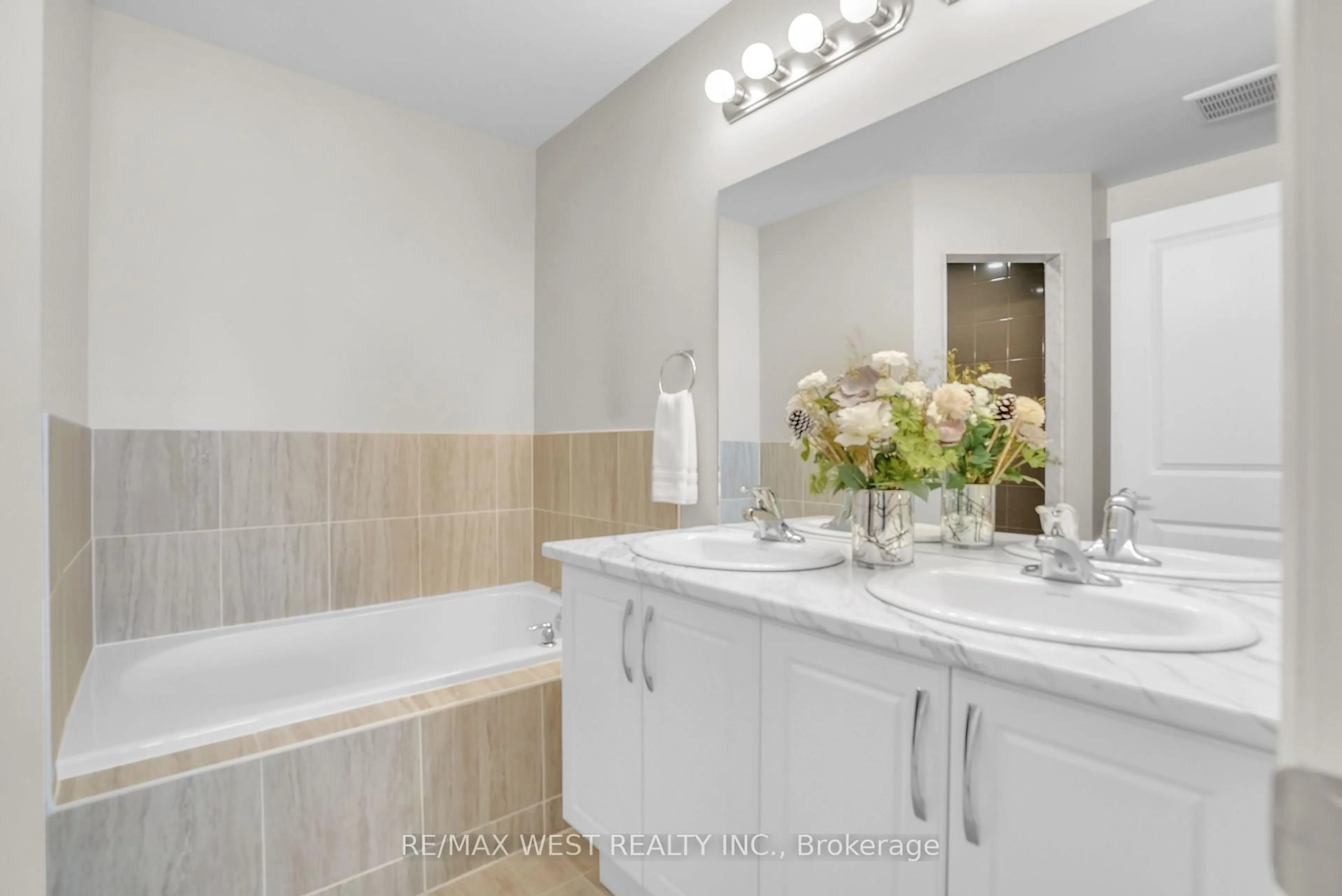 Contemporary bathroom, ceramic/tile floor for 8 Spooner Cres, Collingwood Ontario L9Y 1T3
