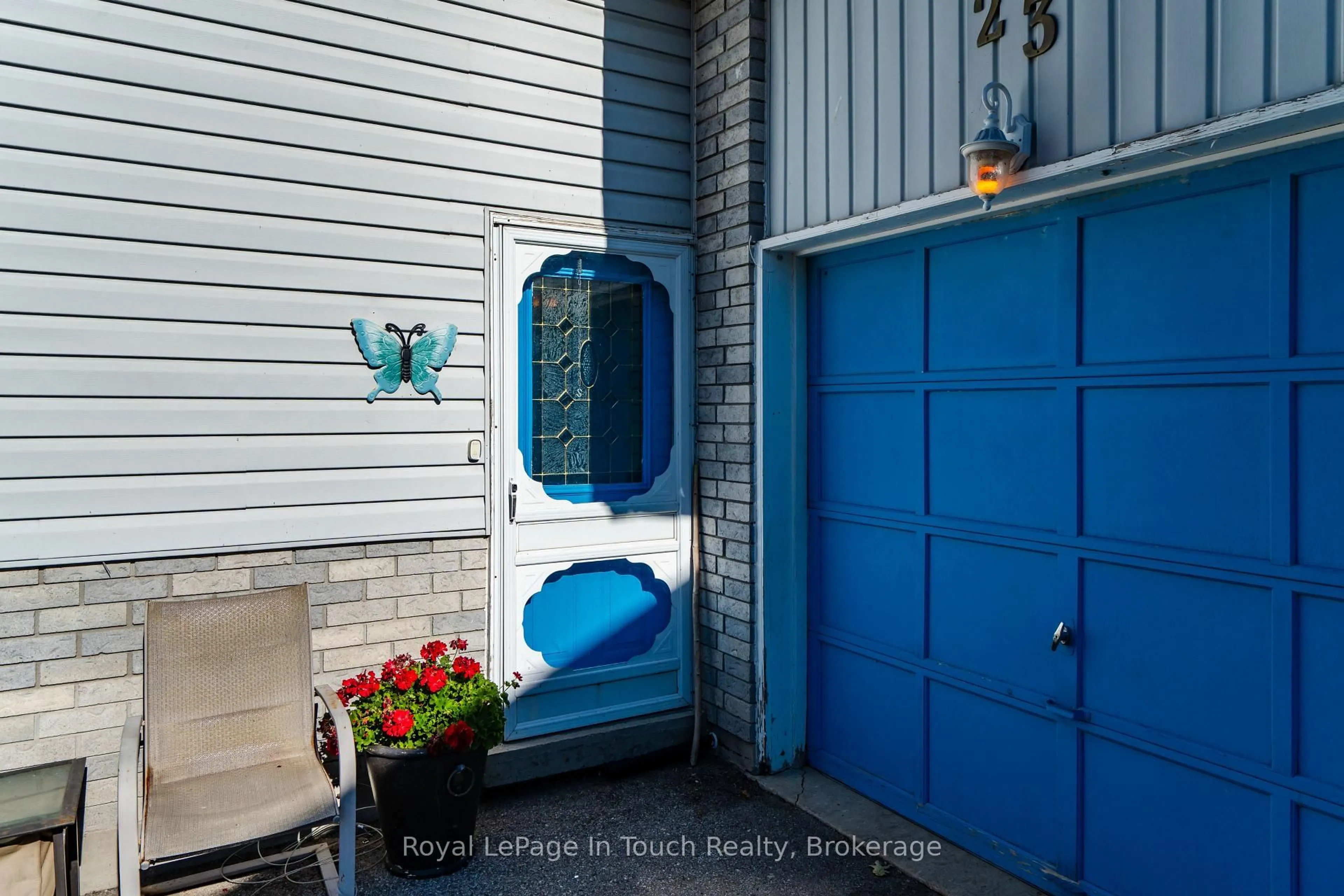 Indoor entryway for 23 Caribbean Dr, Wasaga Beach Ontario L9Z 2W3