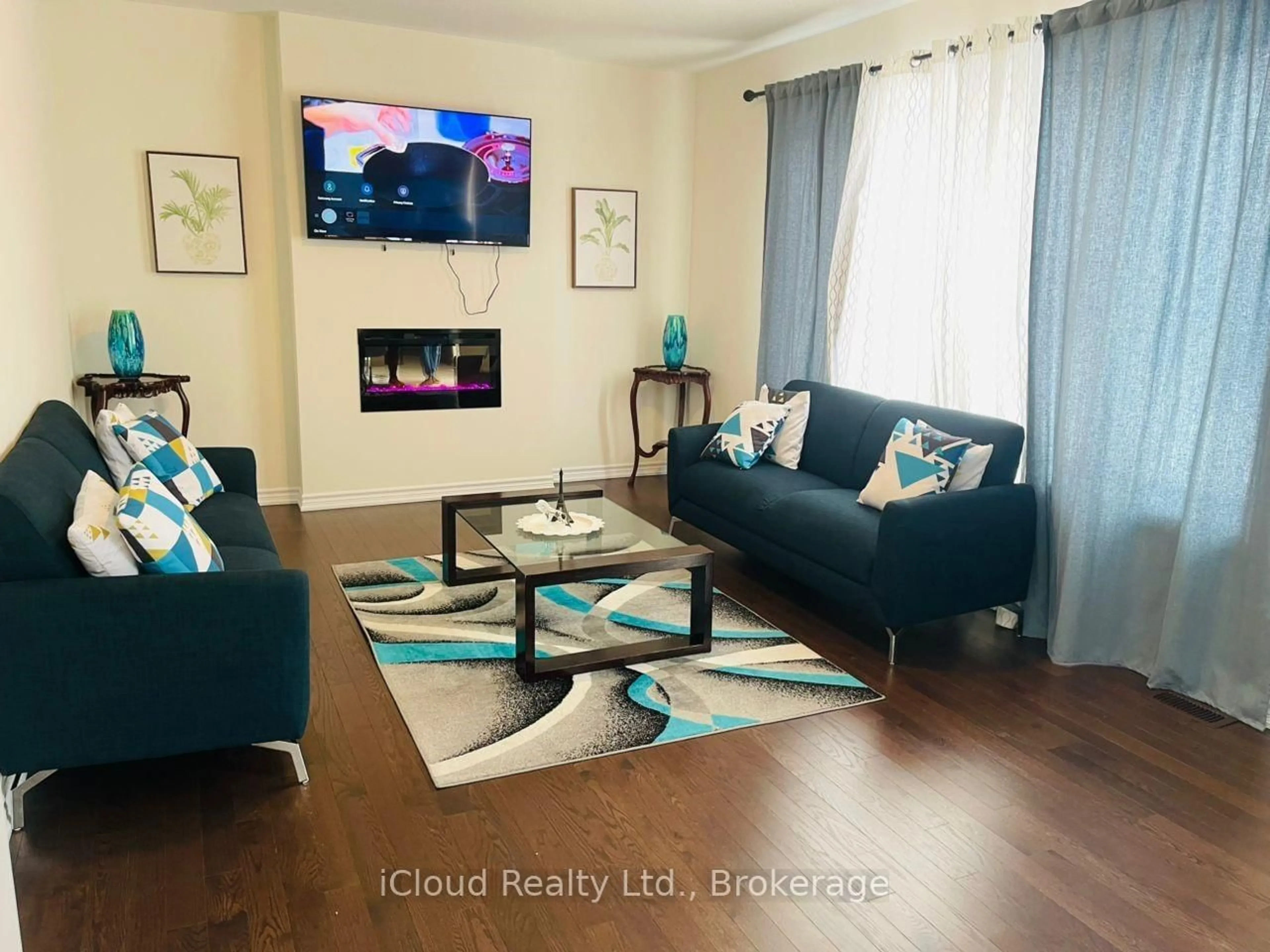 Living room with furniture, wood/laminate floor for 3 Beatrice Dr, Wasaga Beach Ontario L9Z 0L3