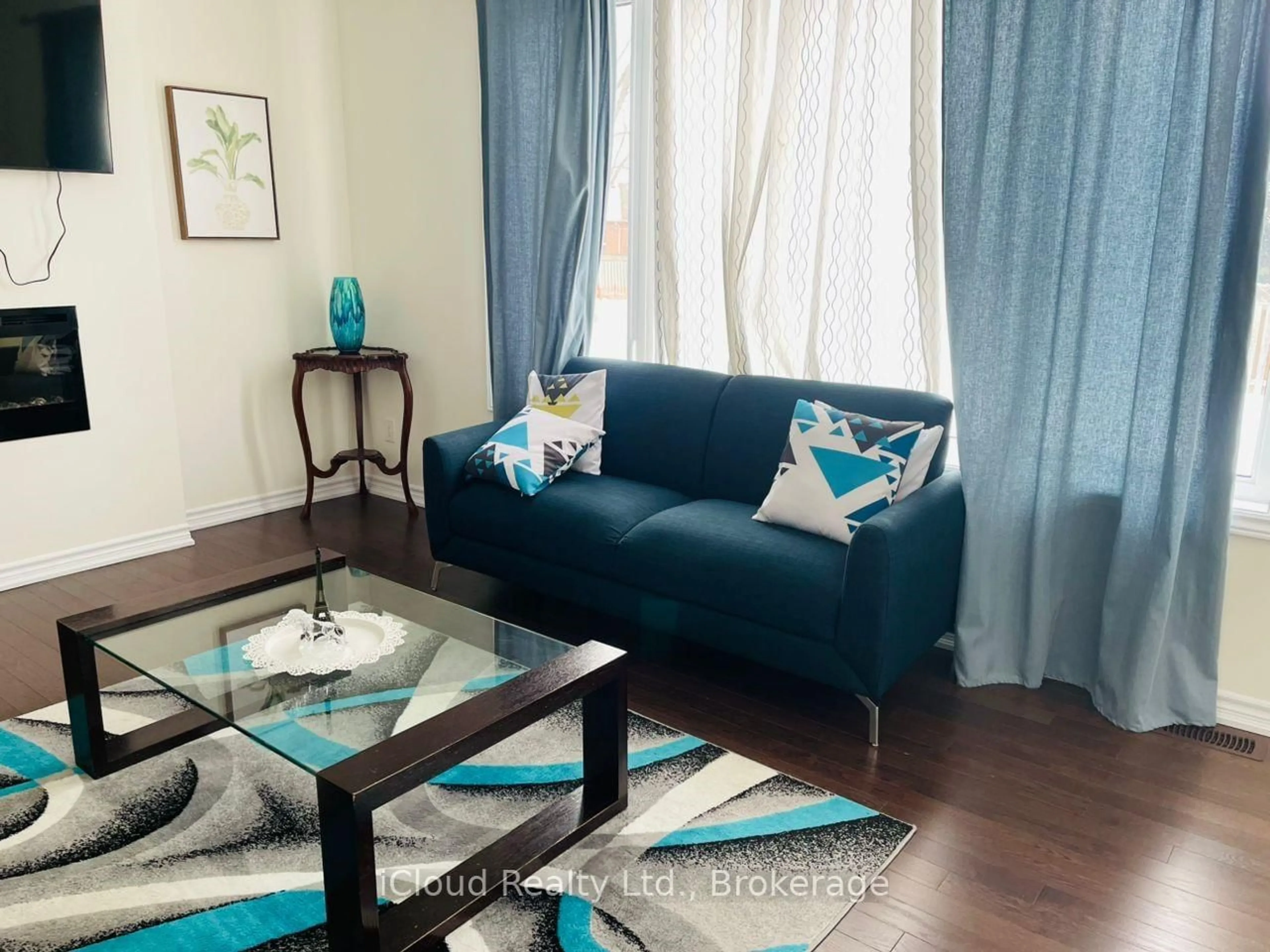 Living room with furniture, wood/laminate floor for 3 Beatrice Dr, Wasaga Beach Ontario L9Z 0L3