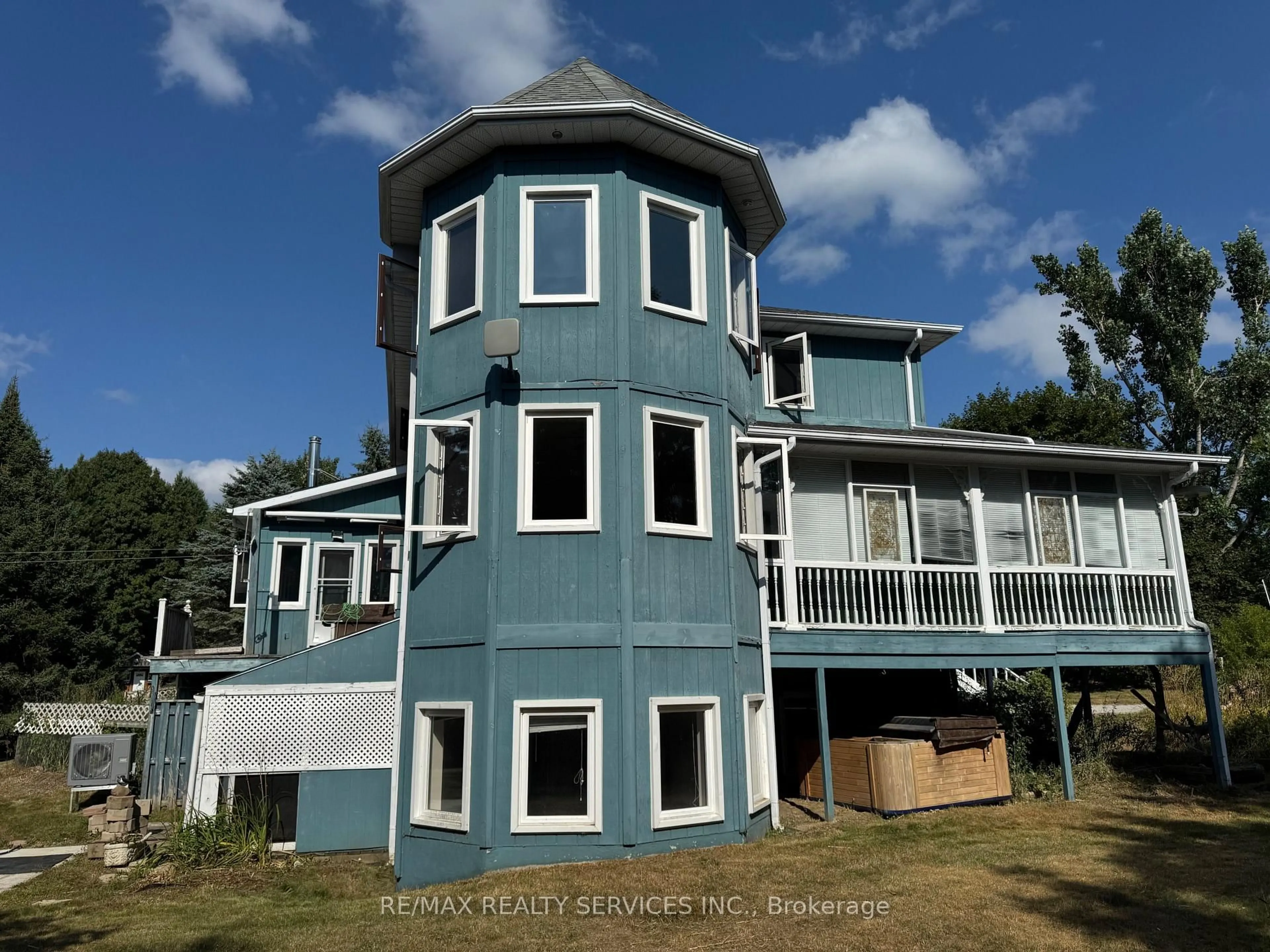 Home with vinyl exterior material, building for 168 Hummingbird Hill Rd, Oro-Medonte Ontario L4R 4K3