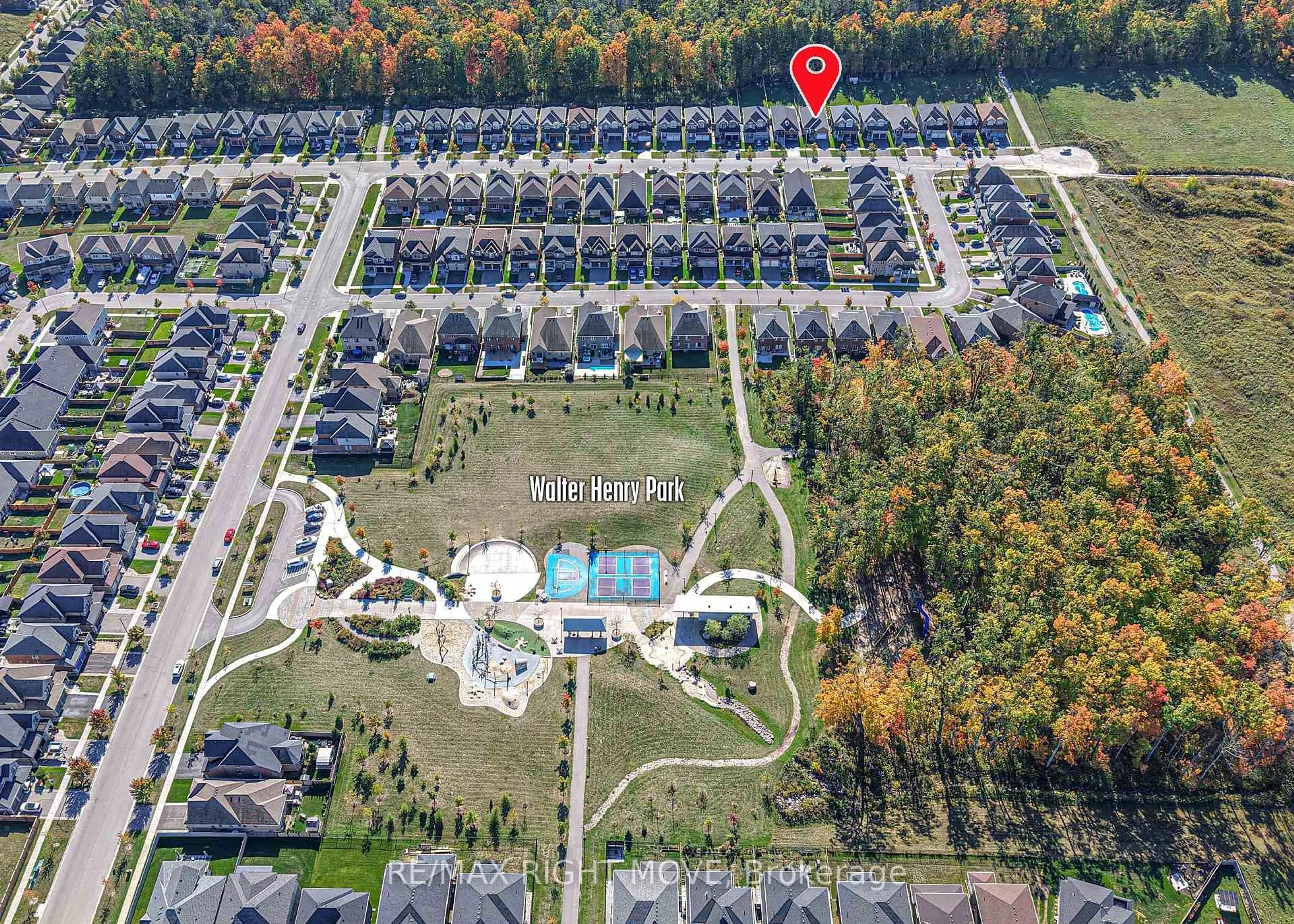 A pic from outside/outdoor area/front of a property/back of a property/a pic from drone, street for 2997 Stone Ridge Blvd, Orillia Ontario L3V 8J5