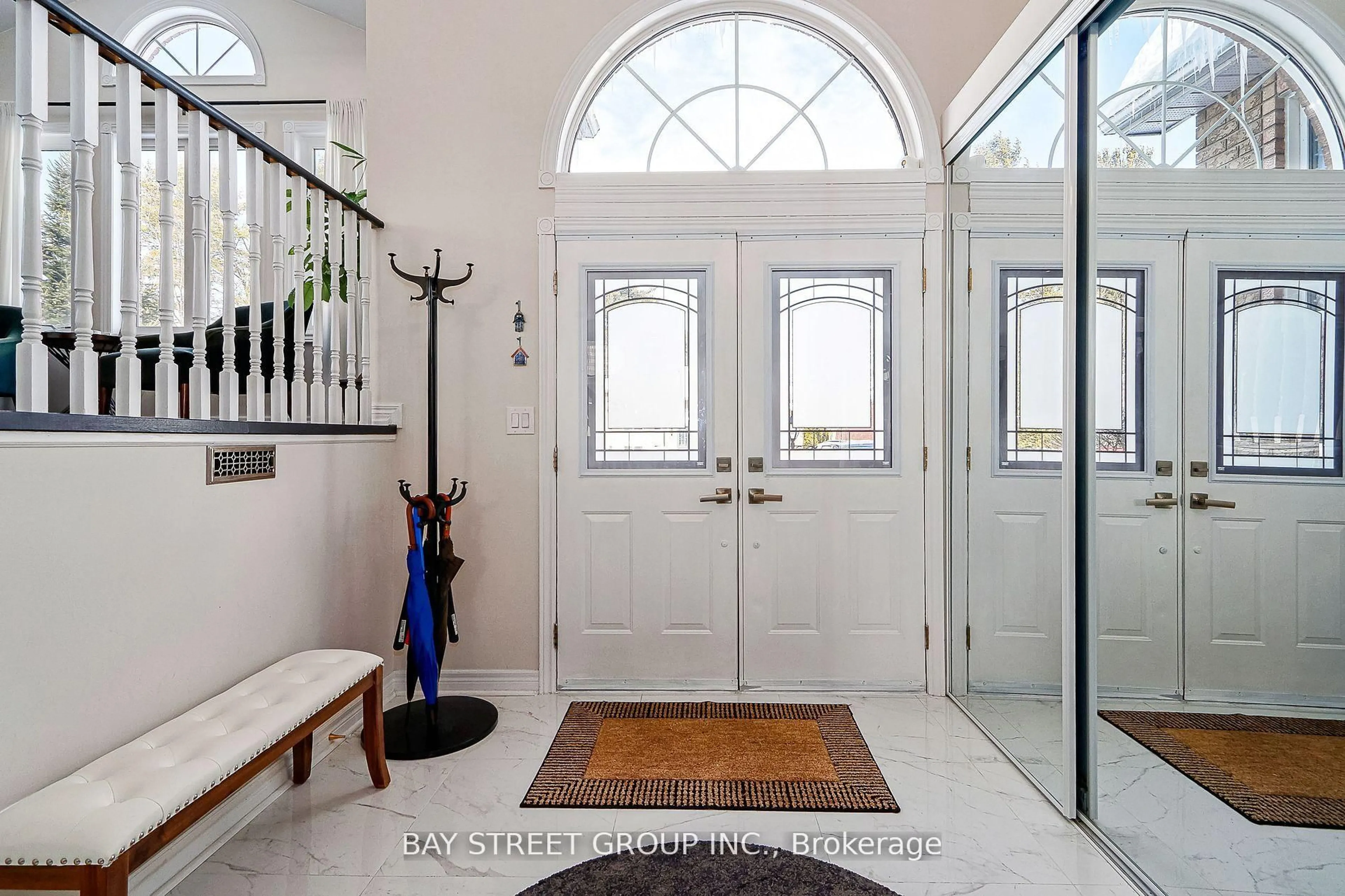 Indoor entryway for 469 Ramblewood Dr, Wasaga Beach Ontario L9Z 1P6