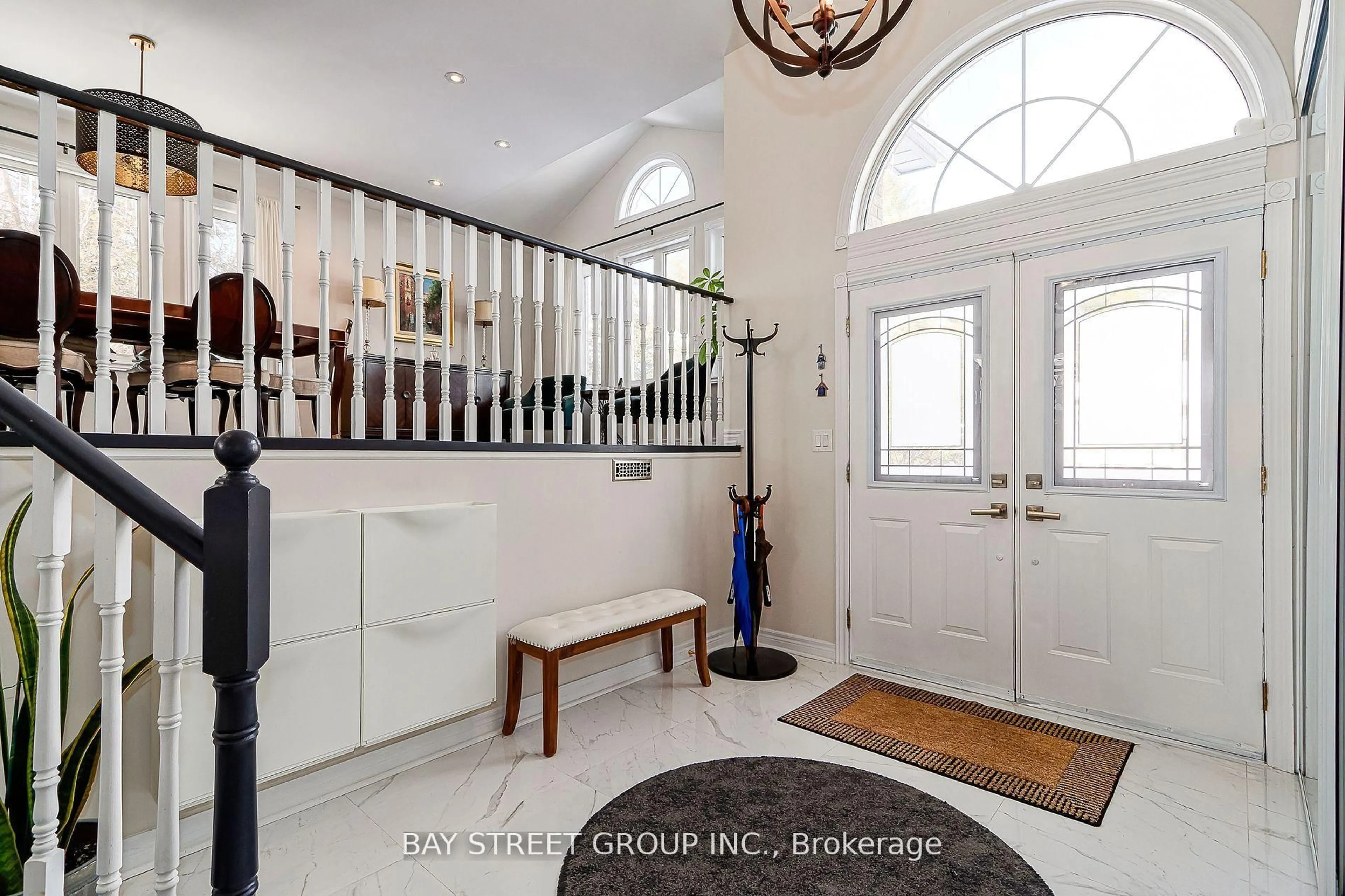 Indoor entryway for 469 Ramblewood Dr, Wasaga Beach Ontario L9Z 1P6