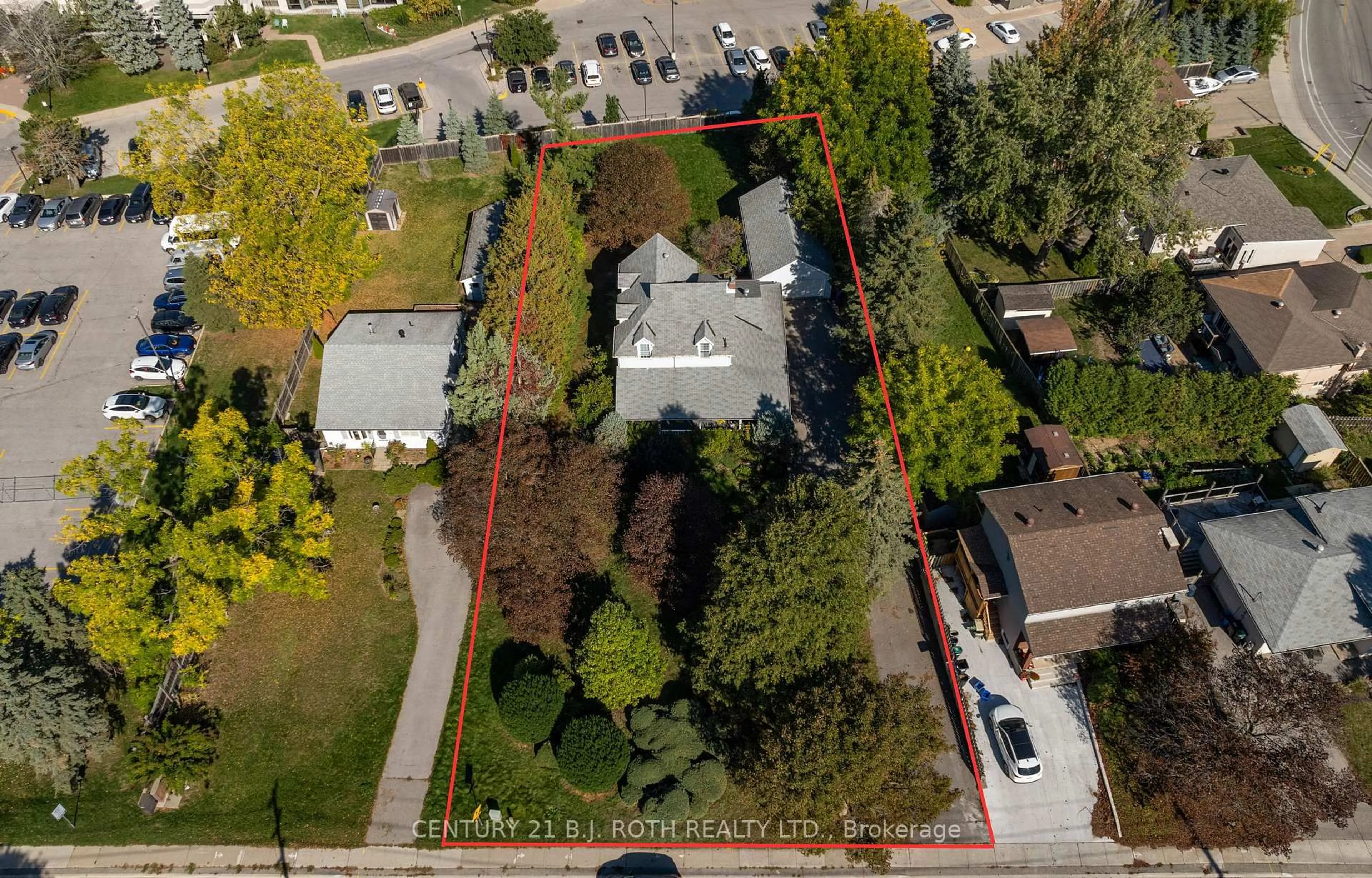 A pic from outside/outdoor area/front of a property/back of a property/a pic from drone, street for 70 Baldwin Lane, Barrie Ontario L4N 2W3