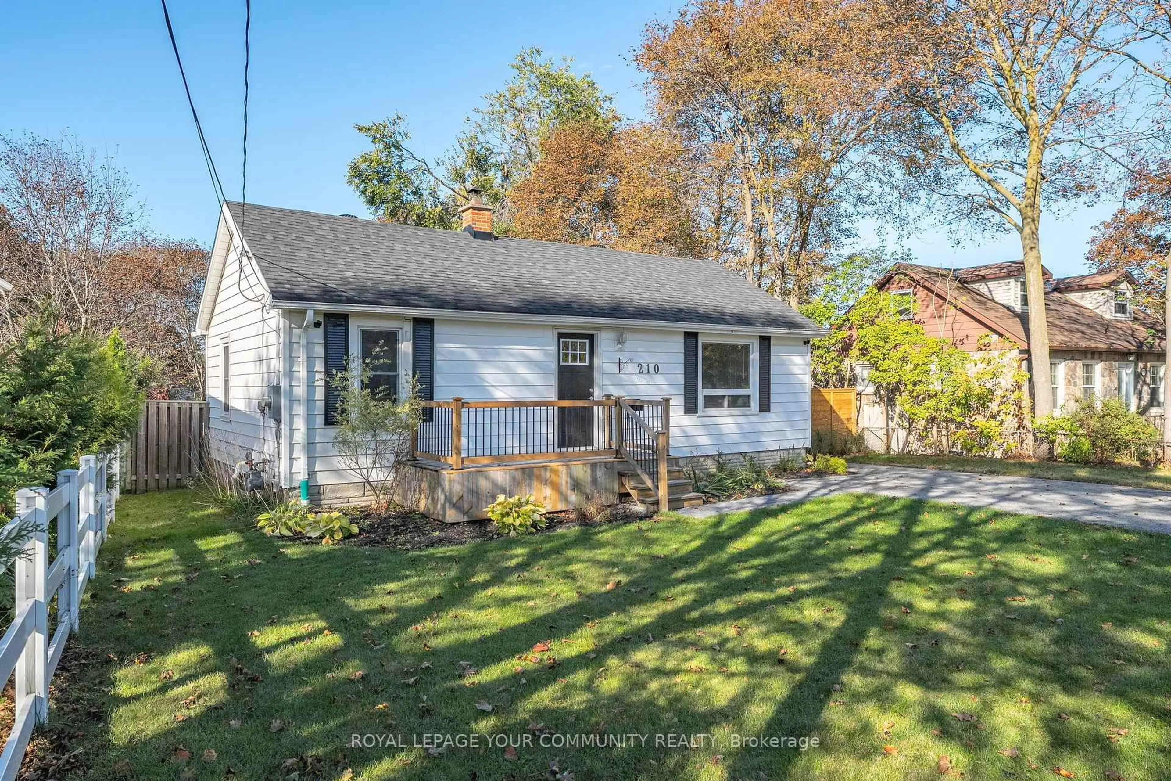 Home with vinyl exterior material, street for 210 Cox Mill Rd, Barrie Ontario L4N 4G5