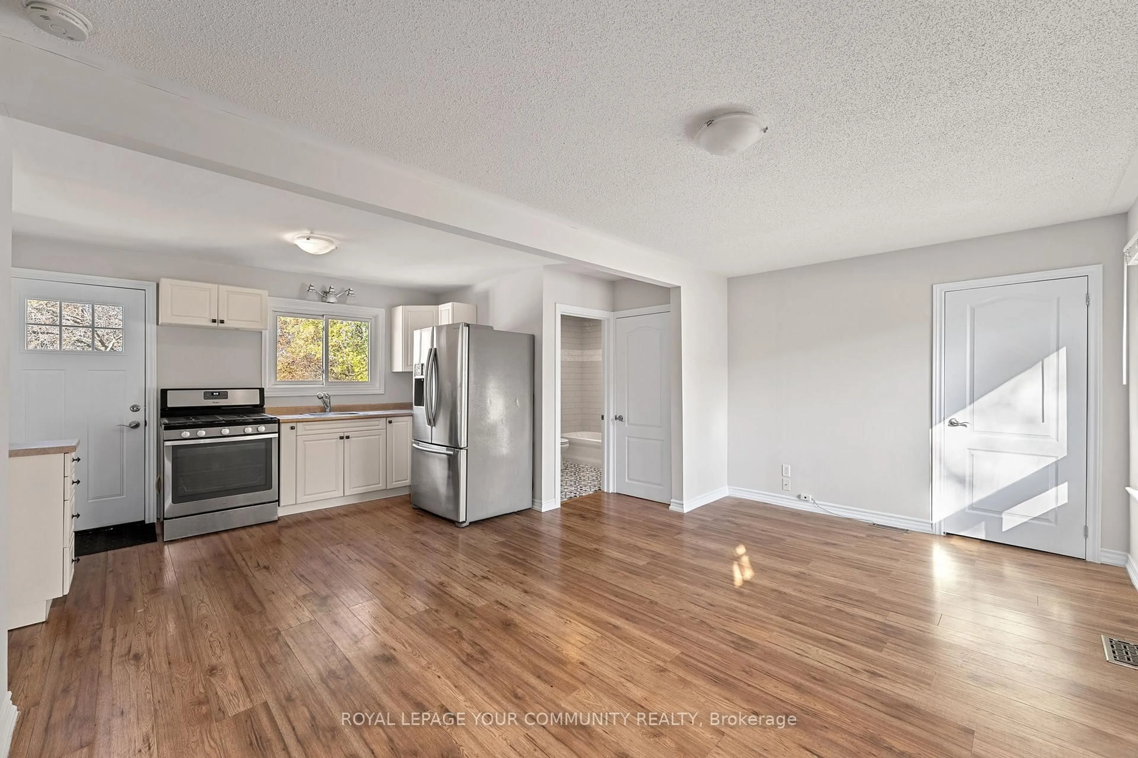 Open concept kitchen, unknown for 210 Cox Mill Rd, Barrie Ontario L4N 4G5