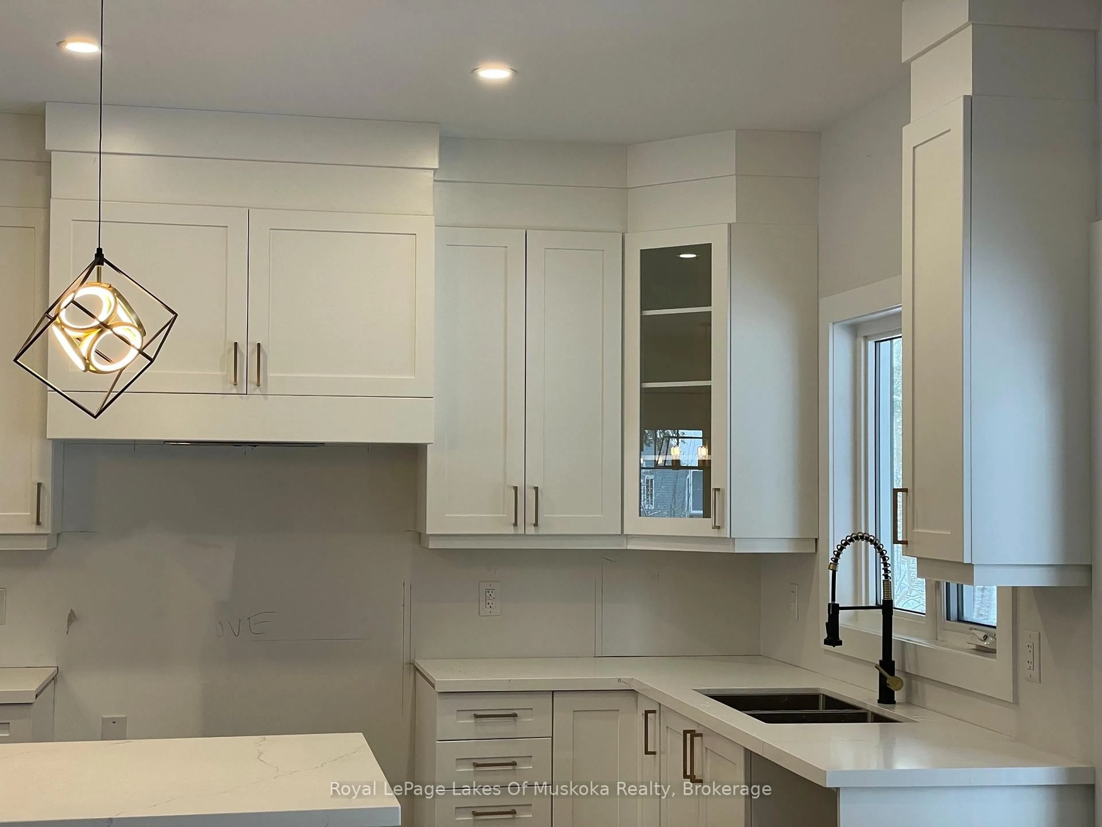 Open concept kitchen, unknown for 3 Meadow Acres Rd, Oro-Medonte Ontario L0K 2G1