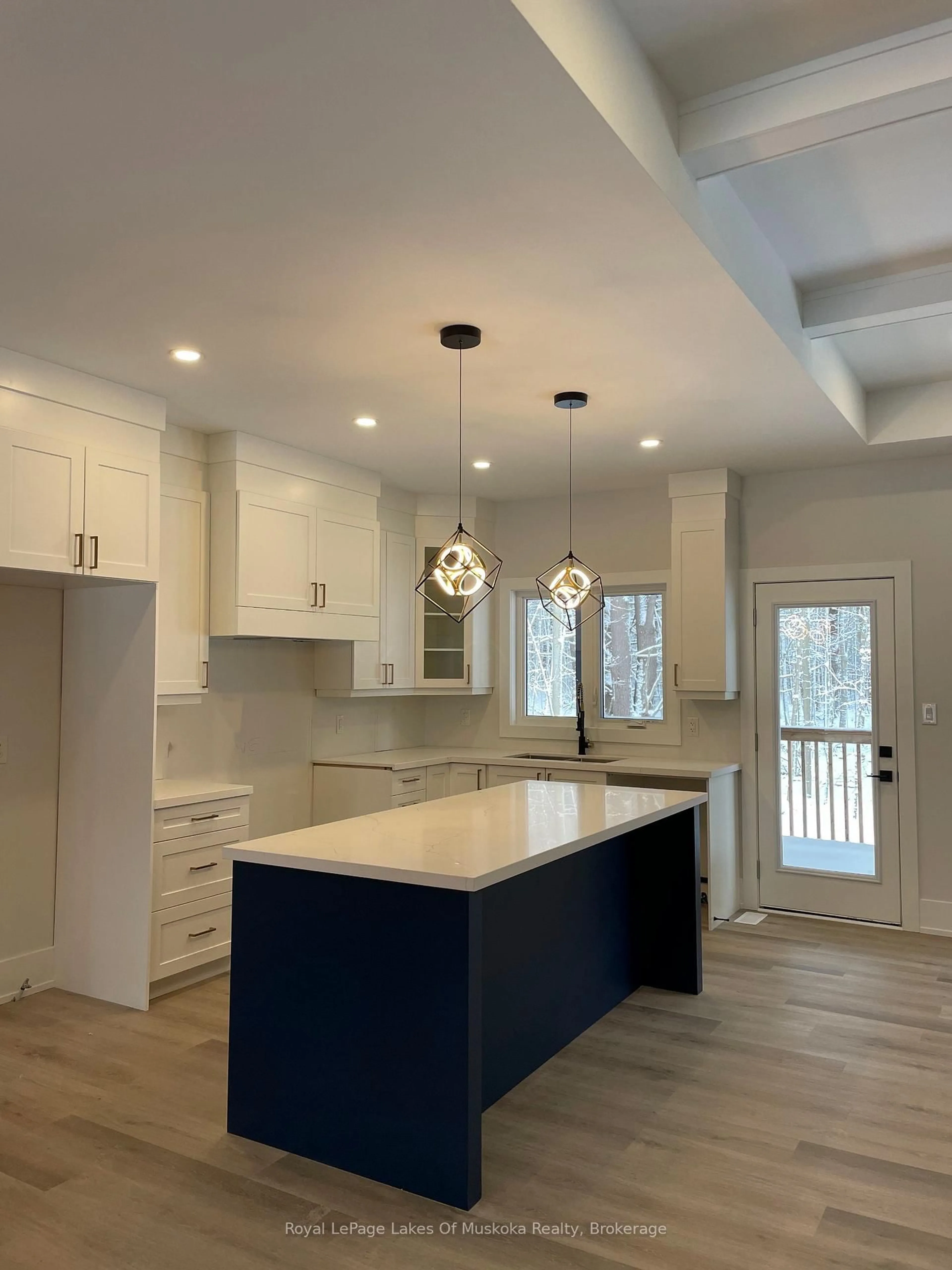 Open concept kitchen, unknown for 3 Meadow Acres Rd, Oro-Medonte Ontario L0K 2G1