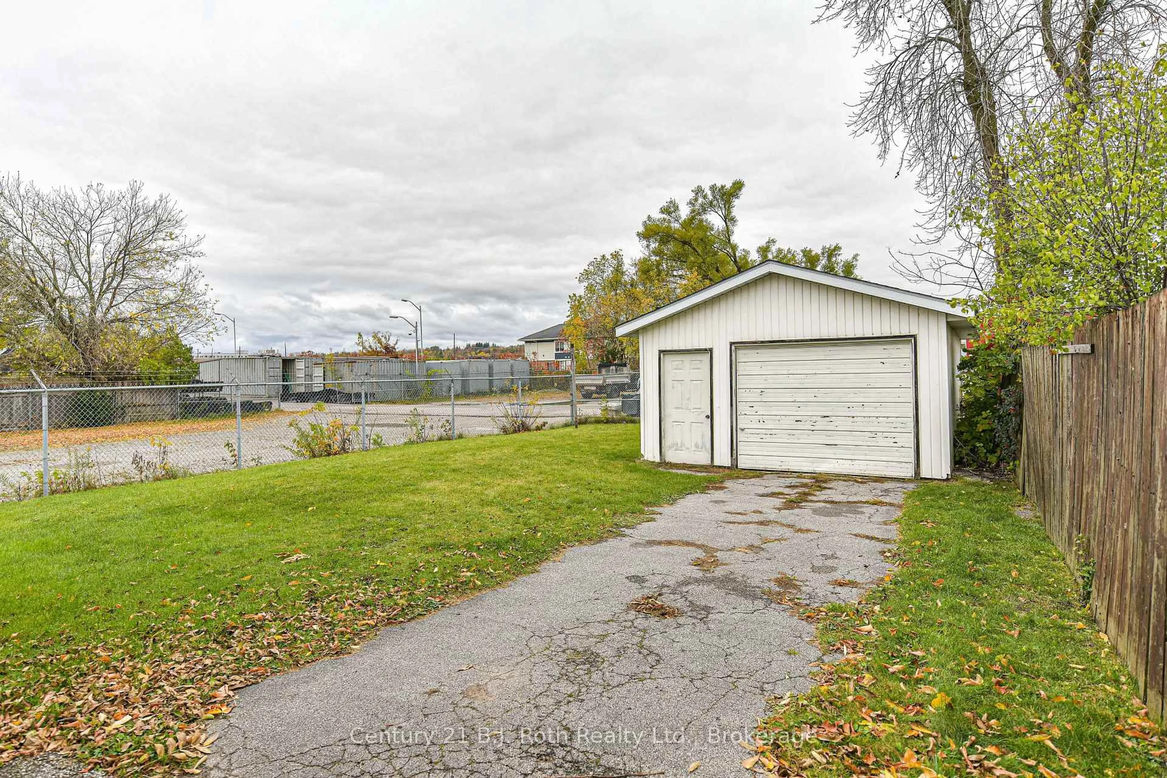 Shed for 82 Poughkeepsie St, Orillia Ontario L3V 1M8