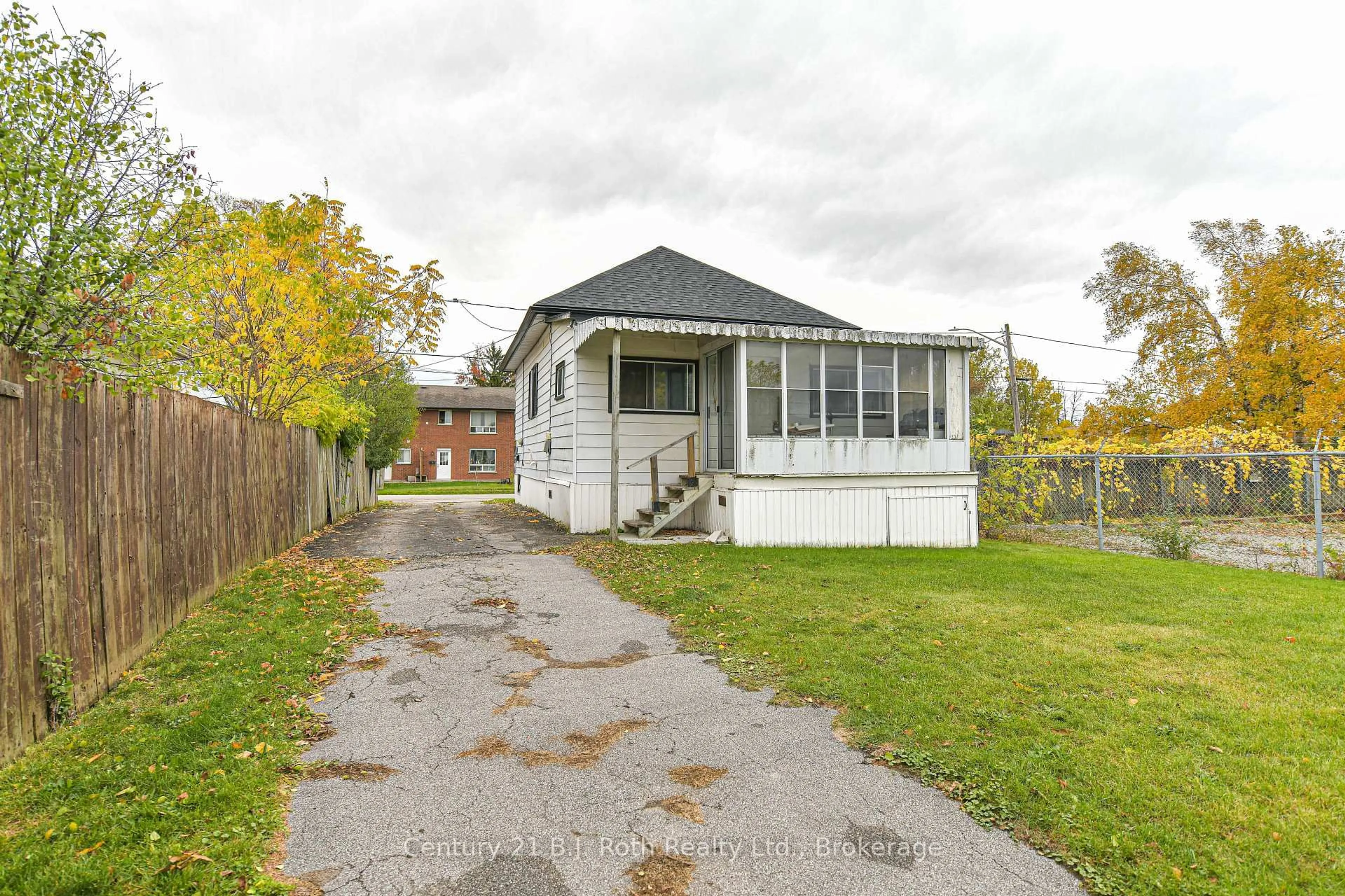 Unknown for 82 Poughkeepsie St, Orillia Ontario L3V 1M8