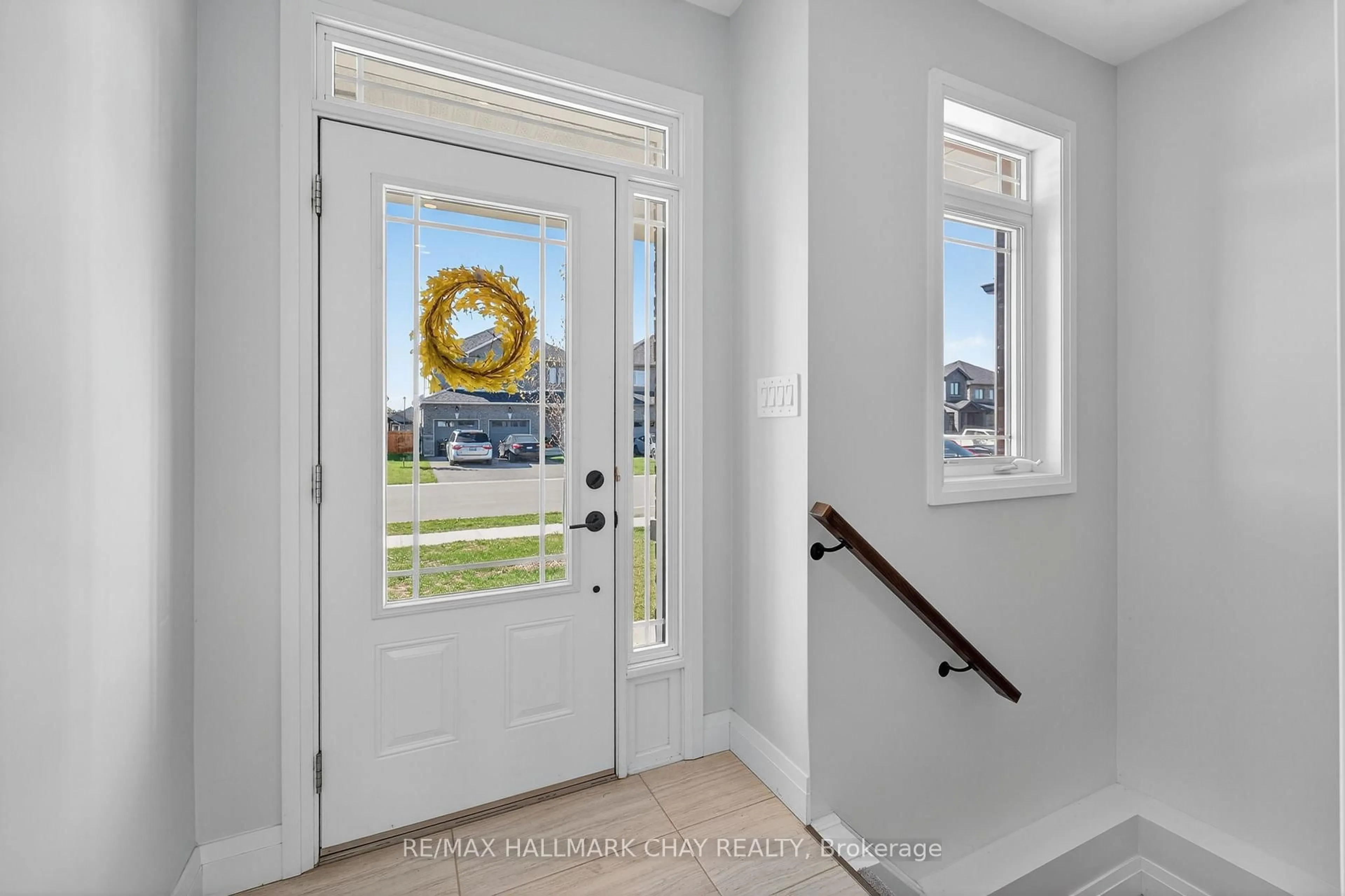 Indoor entryway for 138 Ritchie Cres, Springwater Ontario L0L 1P0