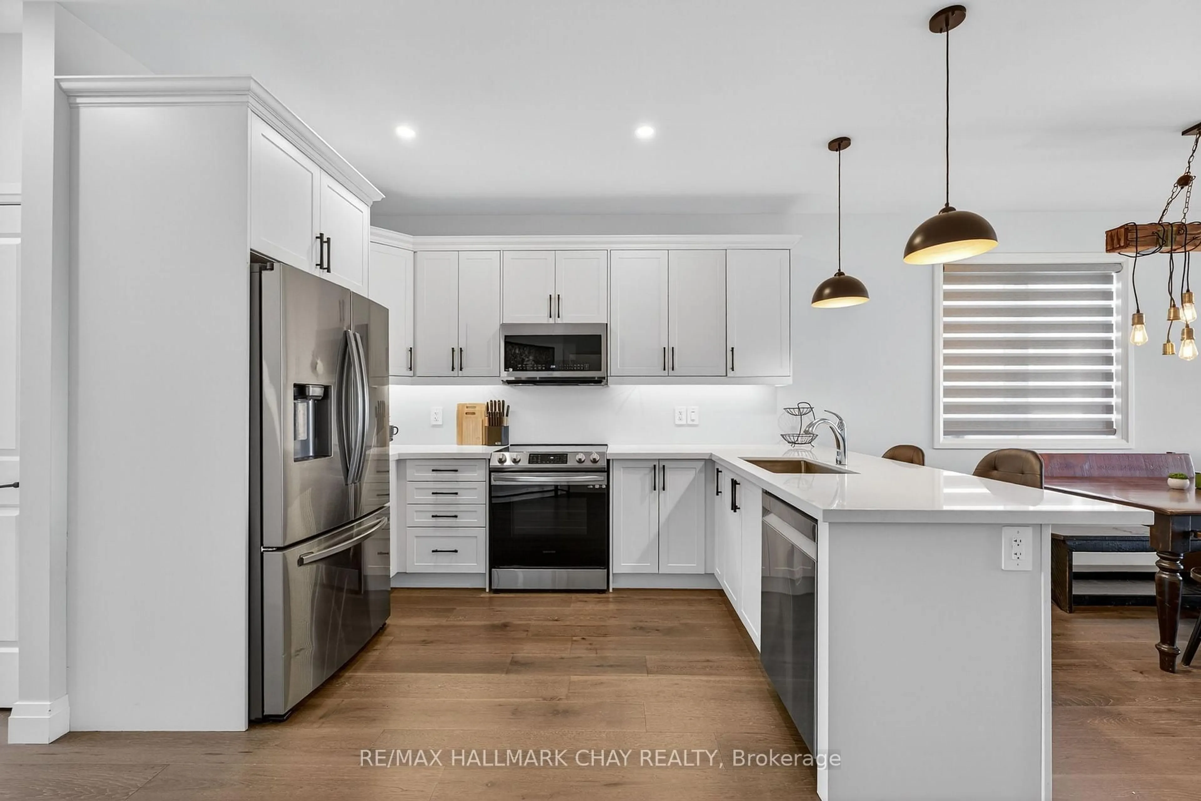 Open concept kitchen, unknown for 138 Ritchie Cres, Springwater Ontario L0L 1P0