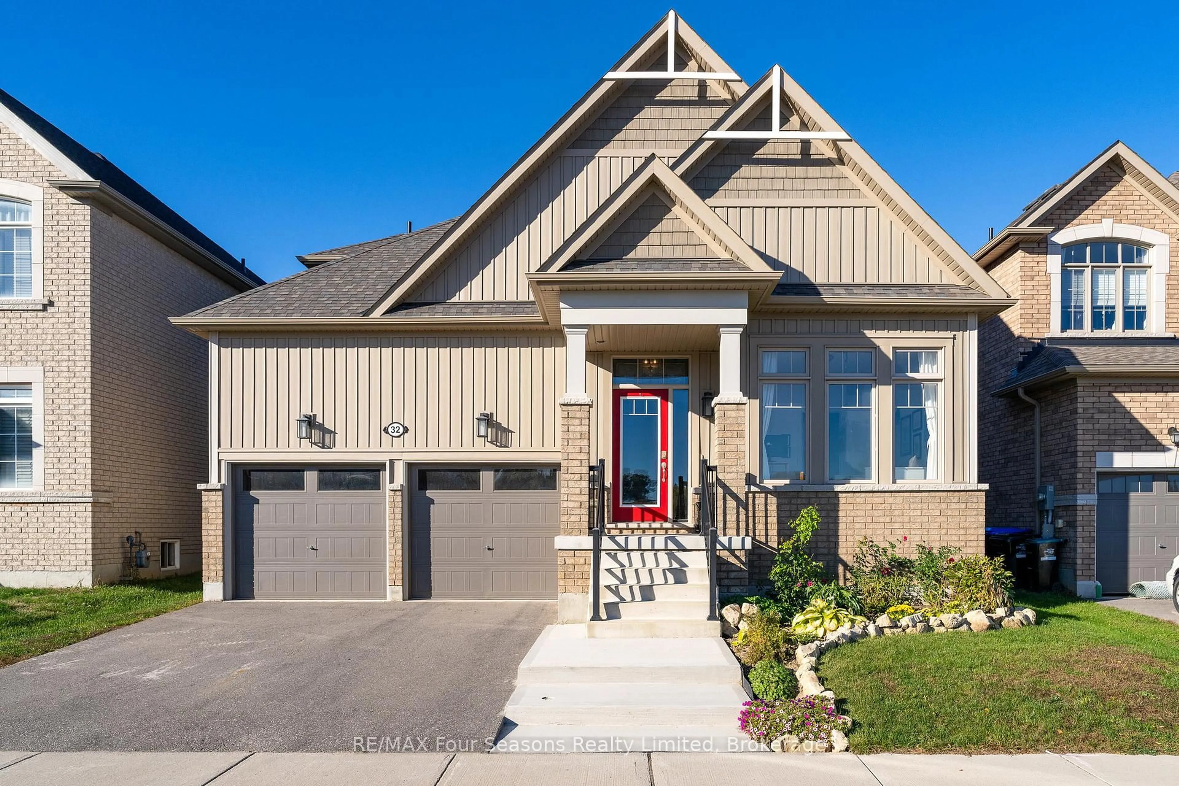 Home with brick exterior material, street for 32 DEY Dr, Collingwood Ontario L9Y 2P7