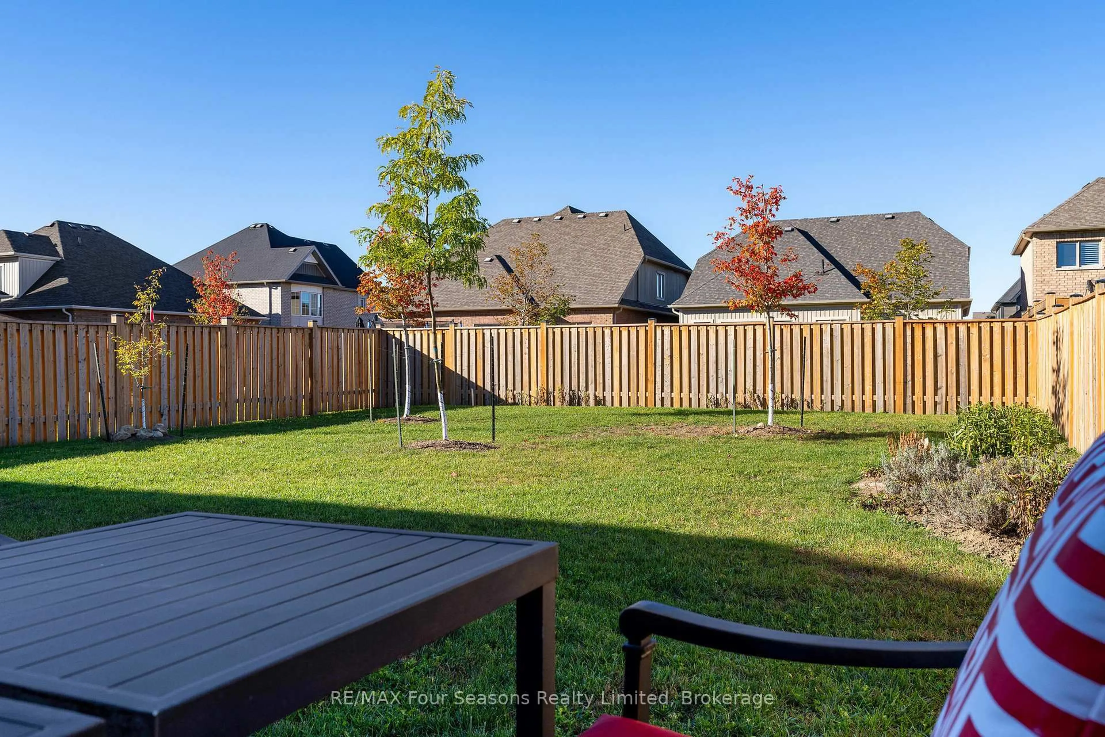 Patio, mountain view for 32 DEY Dr, Collingwood Ontario L9Y 2P7