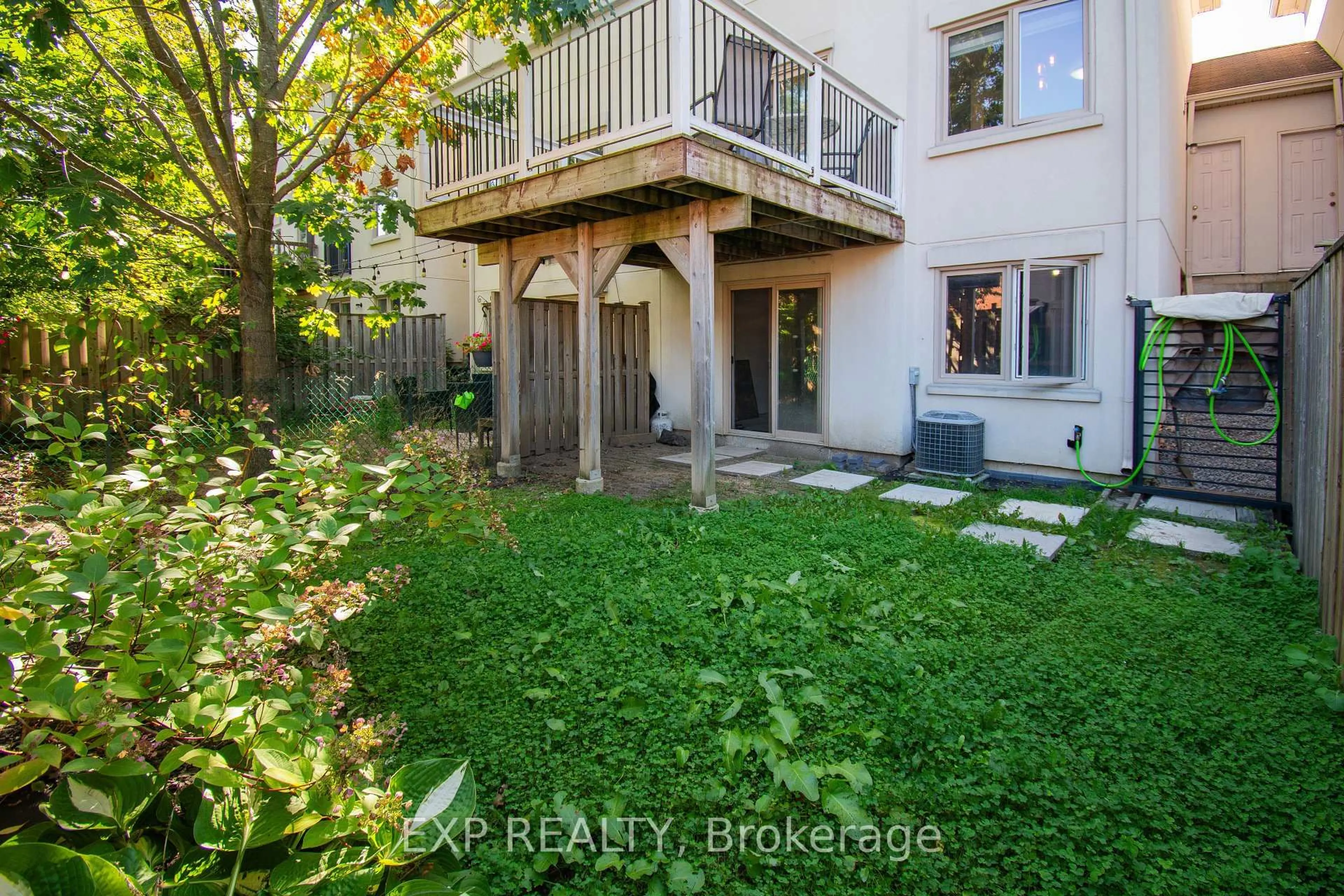 A pic from outside/outdoor area/front of a property/back of a property/a pic from drone, street for 175 Stanley St #64, Barrie Ontario L4M 0G2