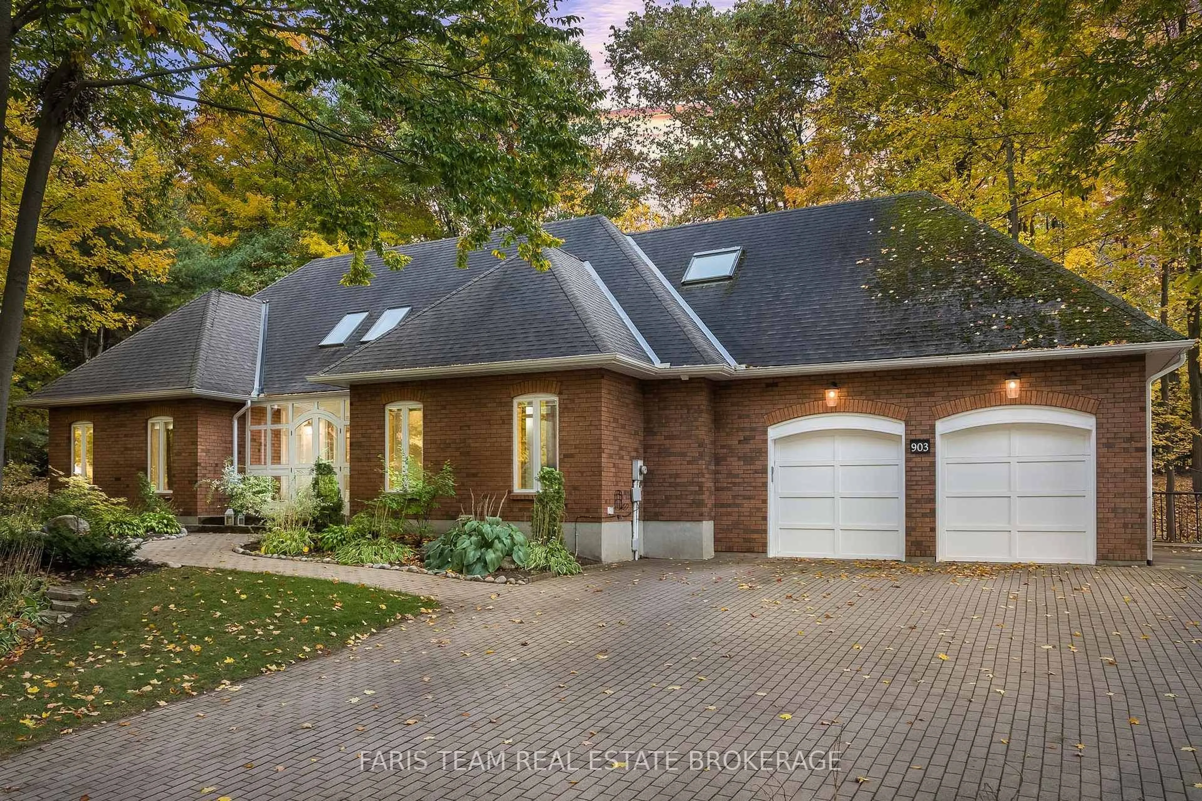Home with brick exterior material, street for 903 Victoria St, Midland Ontario L4R 1B7