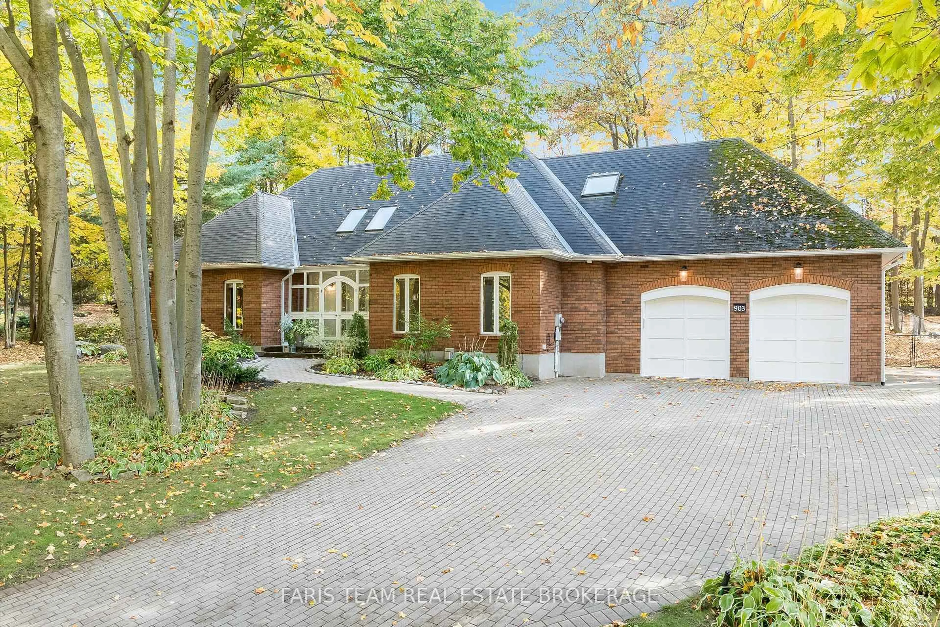 Home with brick exterior material, street for 903 Victoria St, Midland Ontario L4R 1B7