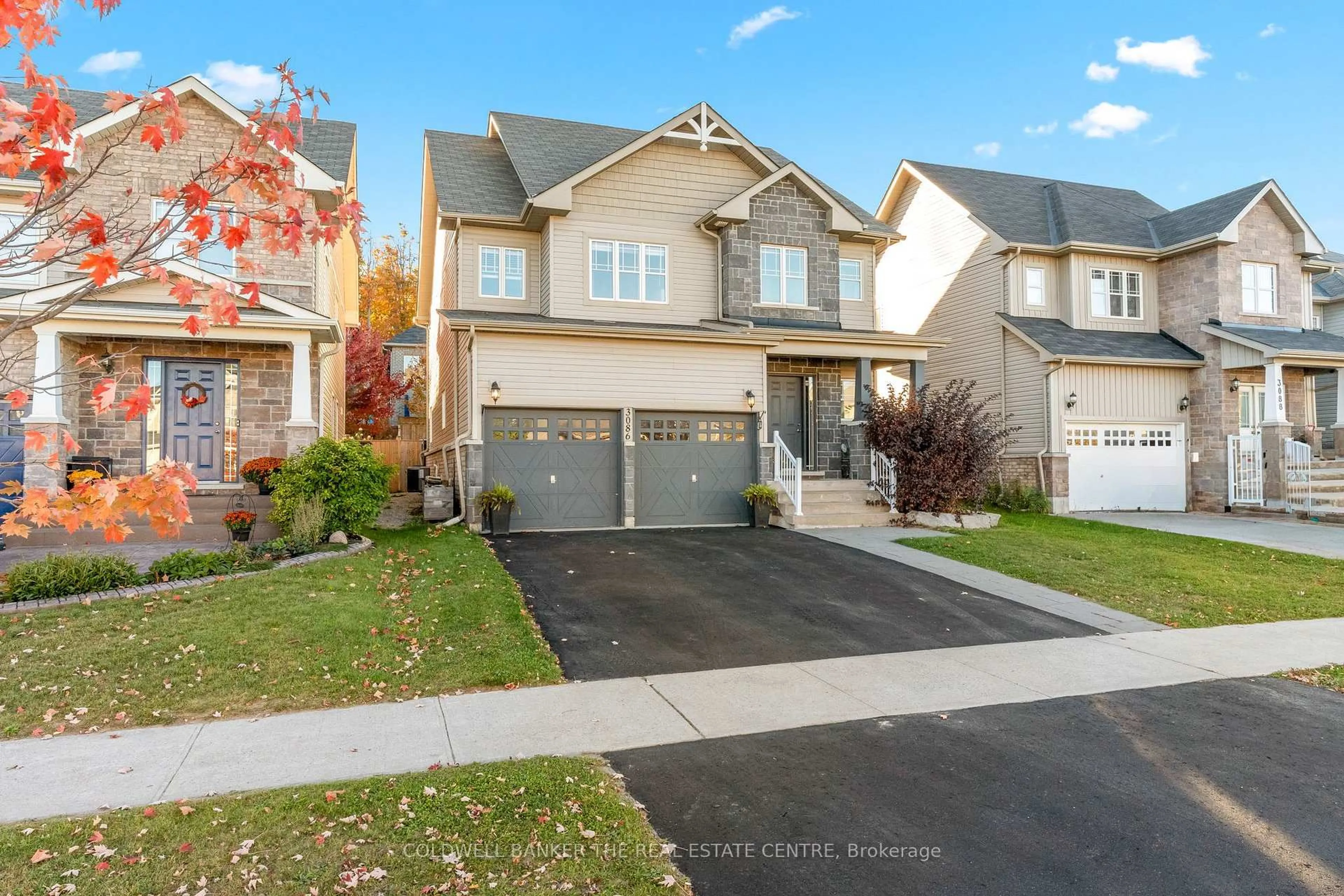 Home with vinyl exterior material, street for 3086 Emperor Dr, Orillia Ontario L3V 0G4