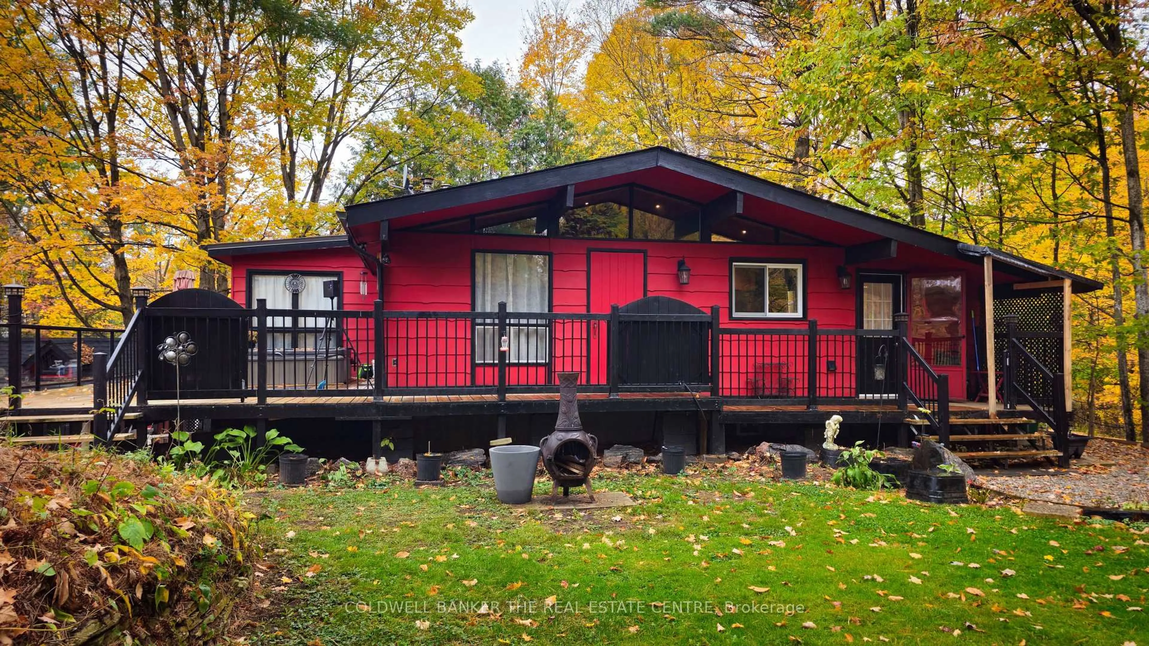 Home with vinyl exterior material, street for 2562 NORTON Rd, Severn Ontario L0K 2B0