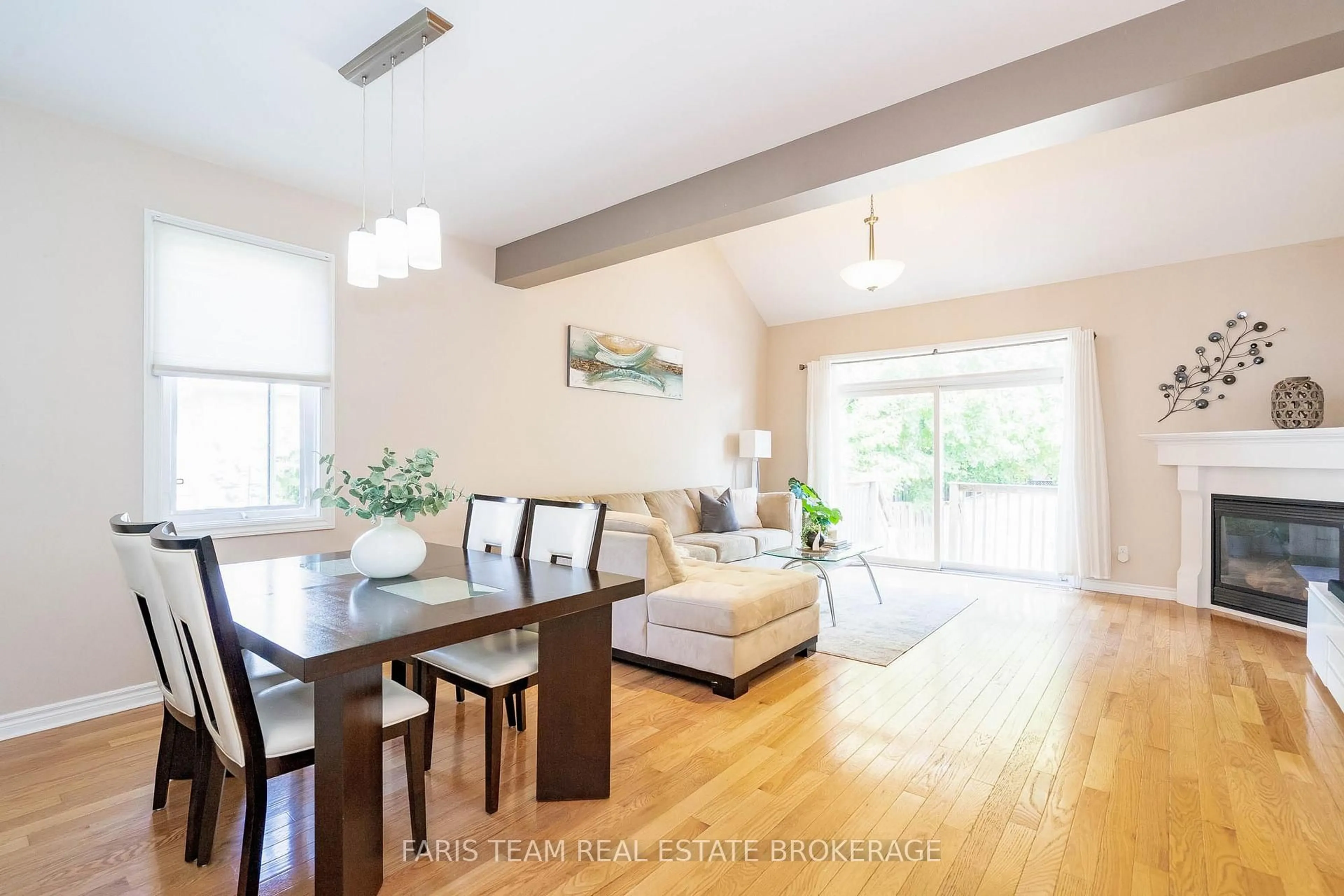 Dining room, wood/laminate floor for 103 41st St, Wasaga Beach Ontario L9Z 3B6