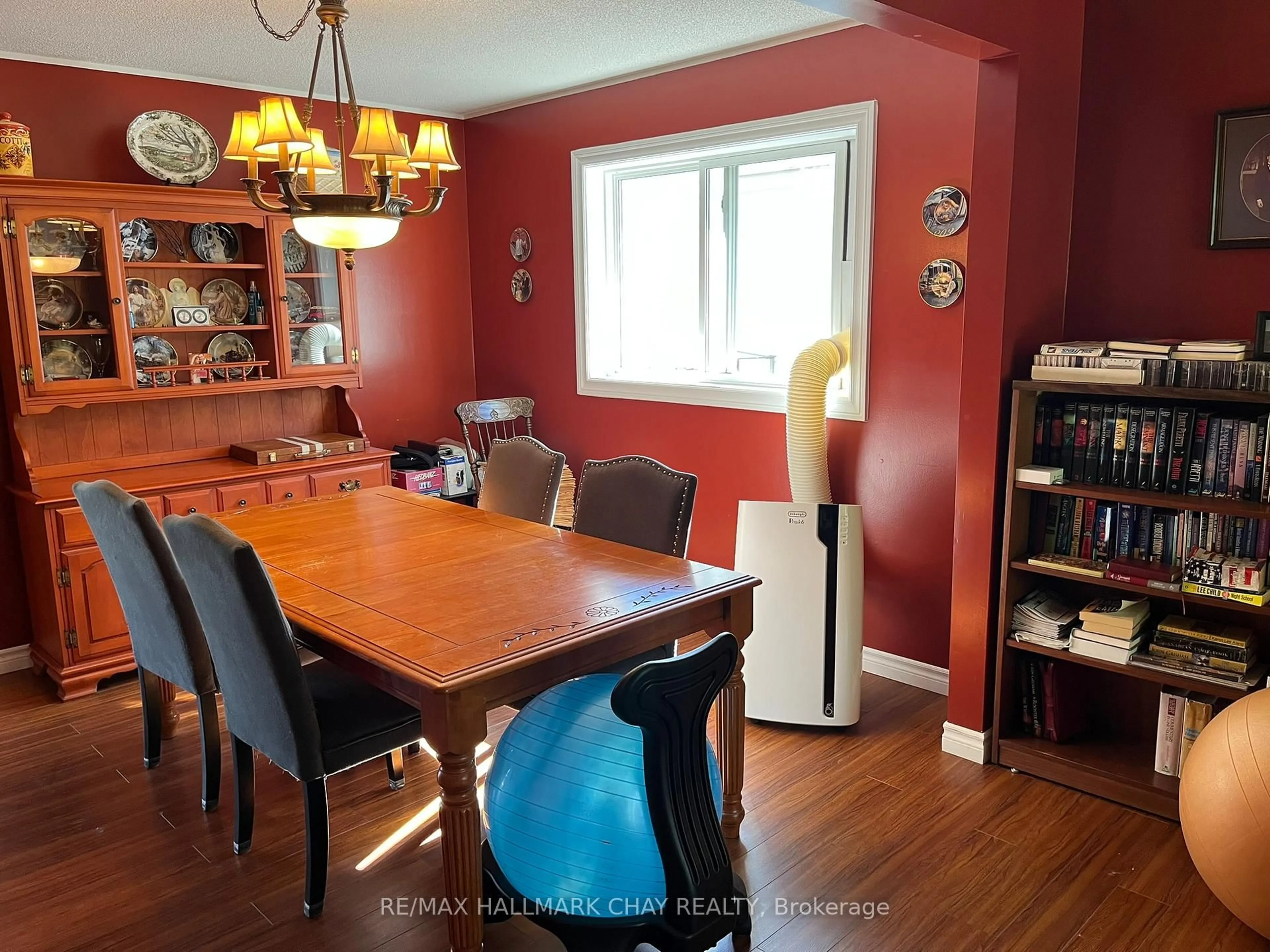 Dining room, wood/laminate floor for 129 Rose St, Barrie Ontario L4M 6C2