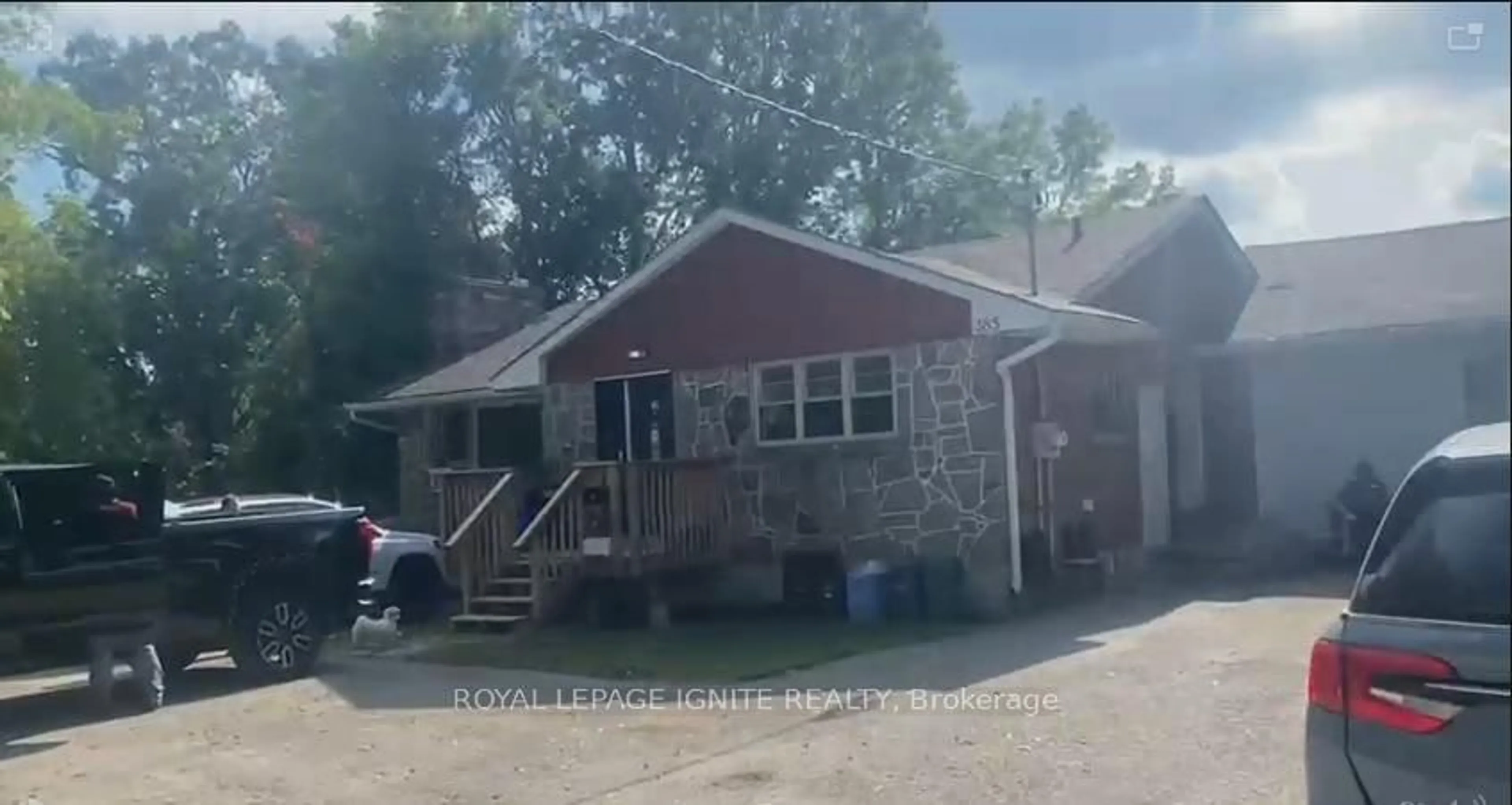 Unknown for 385 West St, Orillia Ontario L3V 5E7