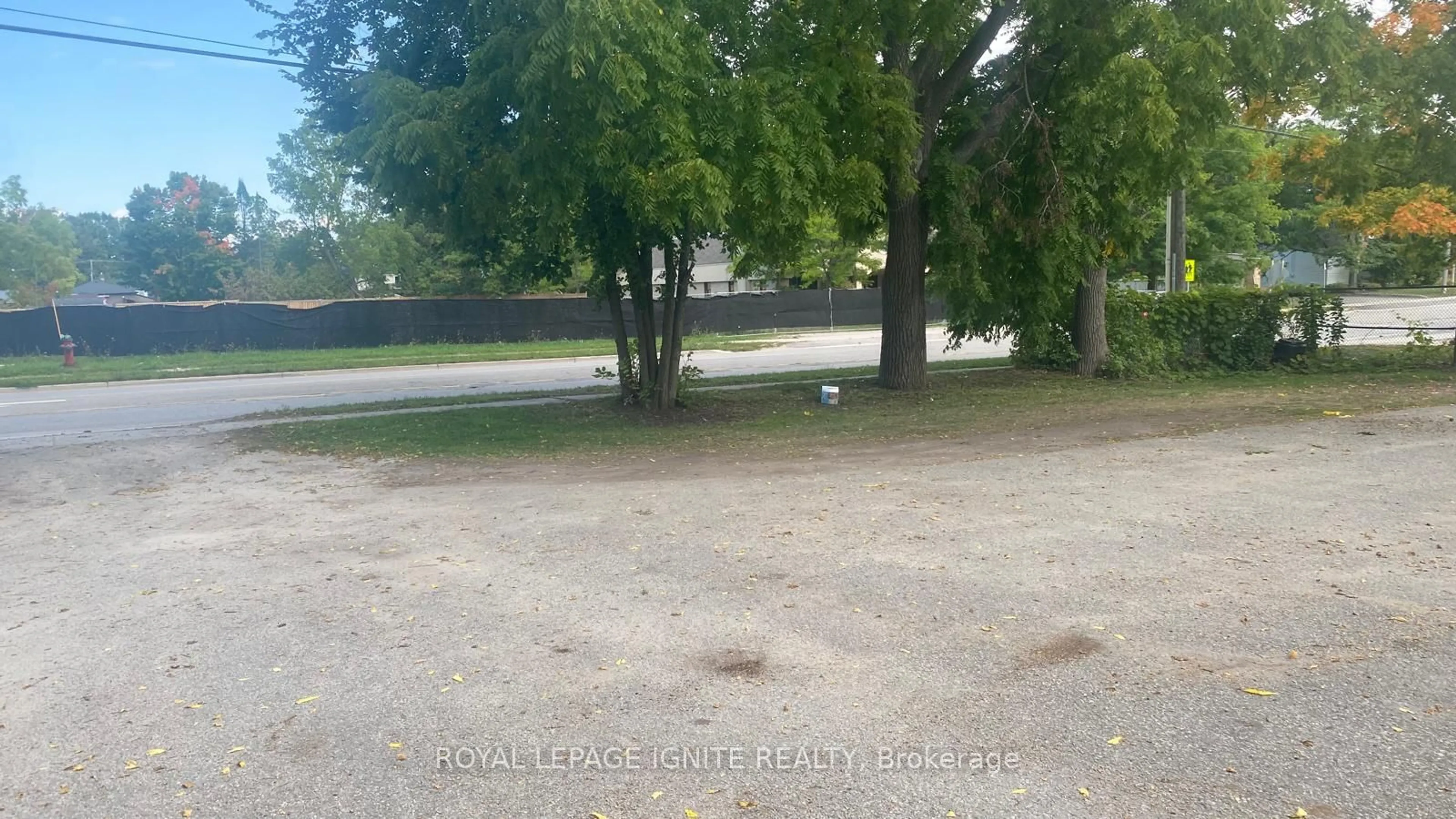 Unknown for 385 West St, Orillia Ontario L3V 5E7