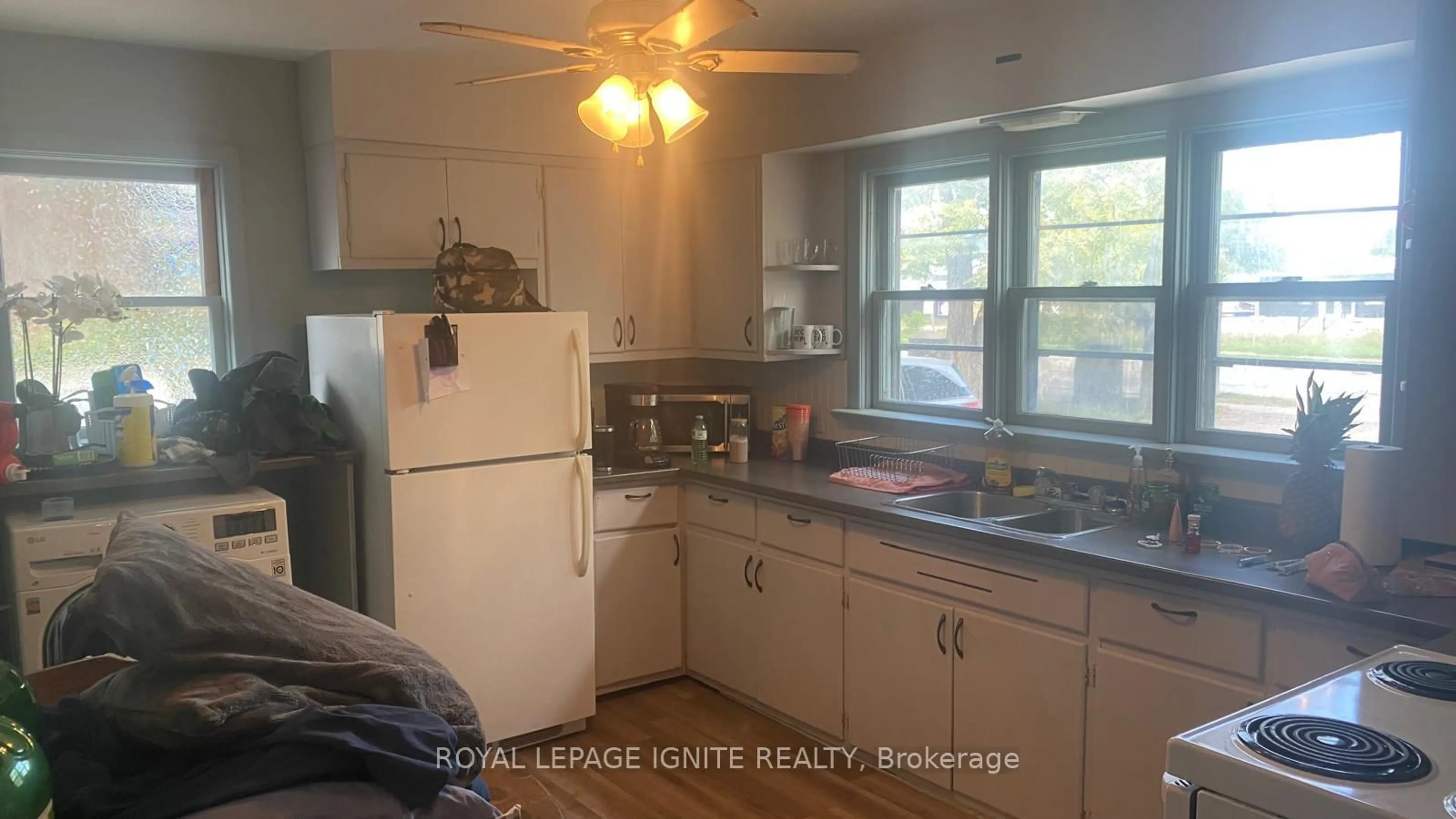 Unknown for 385 West St, Orillia Ontario L3V 5E7