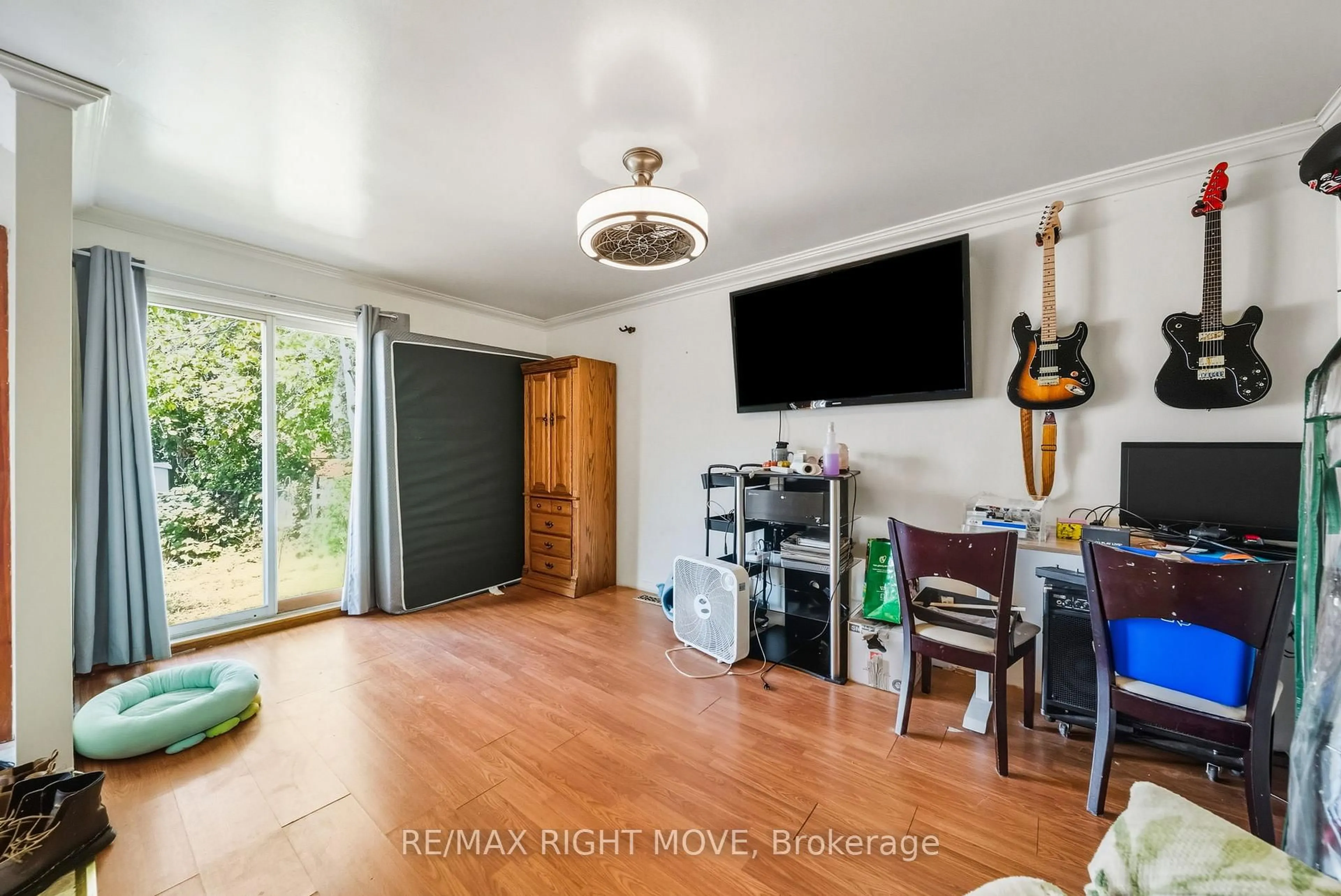 A pic of a room for 122 Elgin St, Orillia Ontario L3V 1S7