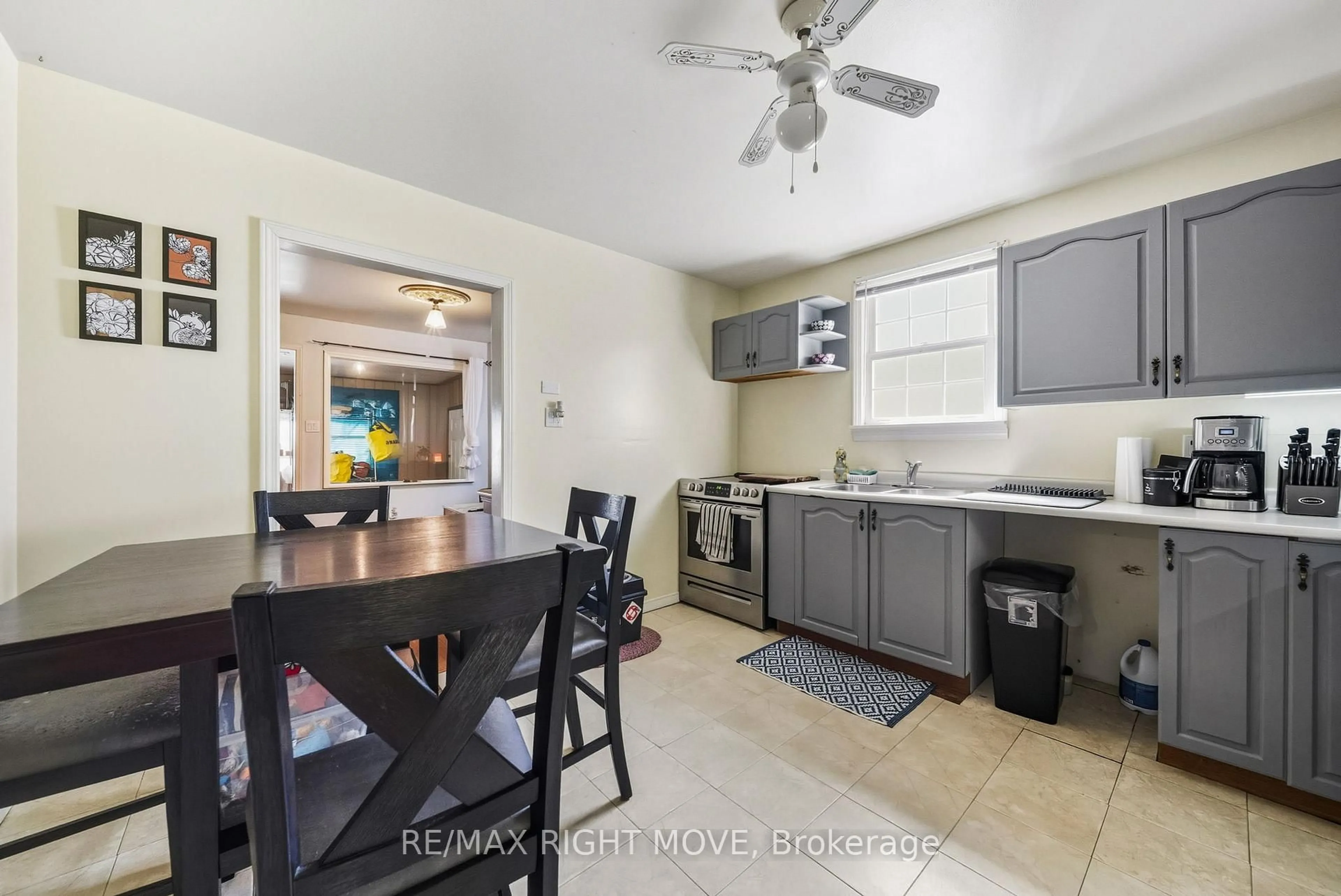 Open concept kitchen, unknown for 122 Elgin St, Orillia Ontario L3V 1S7