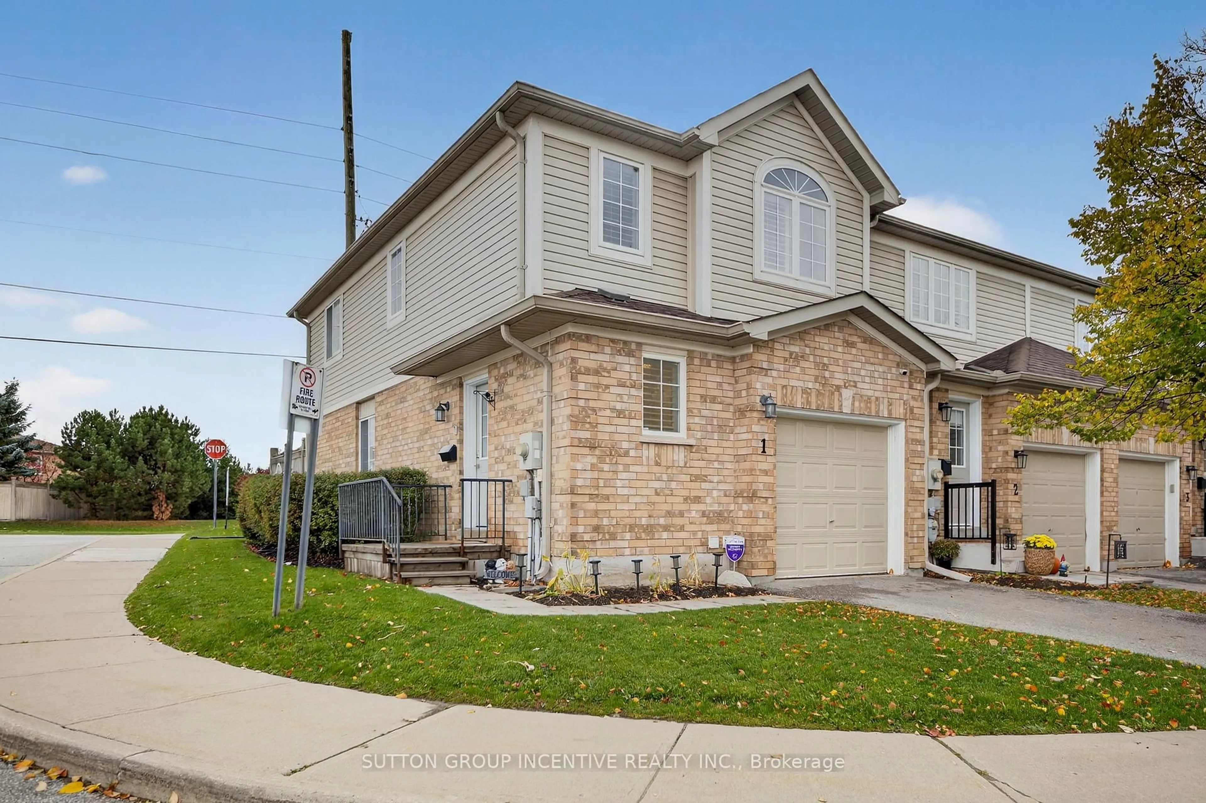 Home with brick exterior material, street for 430 Mapleview Dr #1, Barrie Ontario L4N 0H4