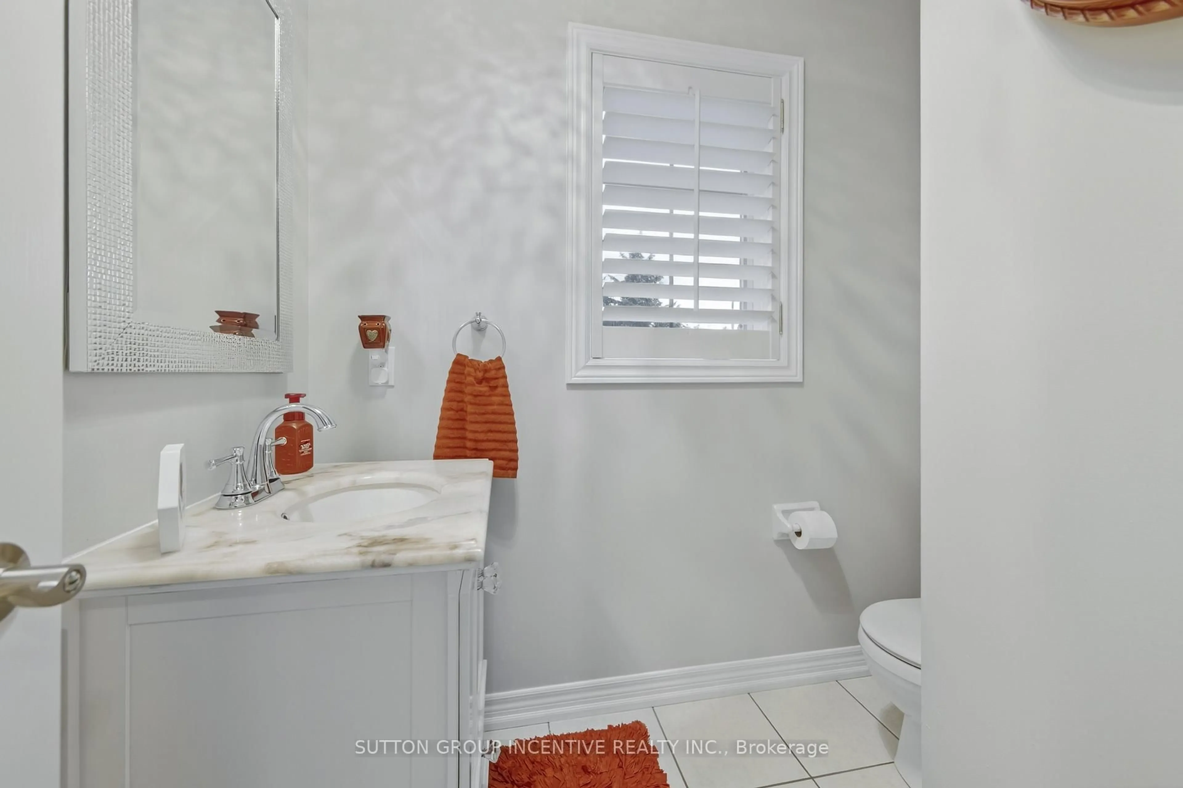 Standard bathroom, ceramic/tile floor for 430 Mapleview Dr #1, Barrie Ontario L4N 0H4