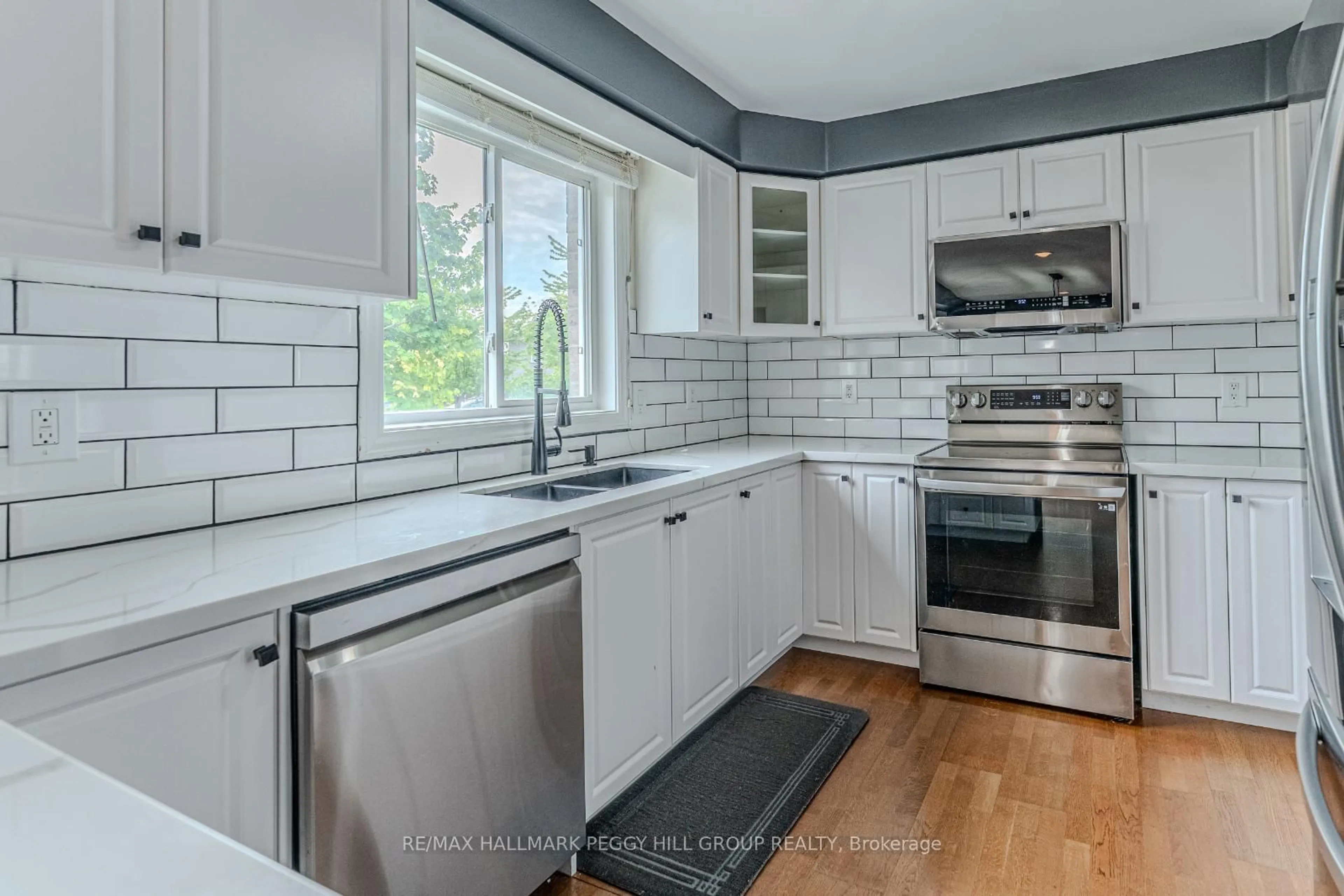 Open concept kitchen, ceramic/tile floor for 63 Wismer Ave, Barrie Ontario L4N 9T9