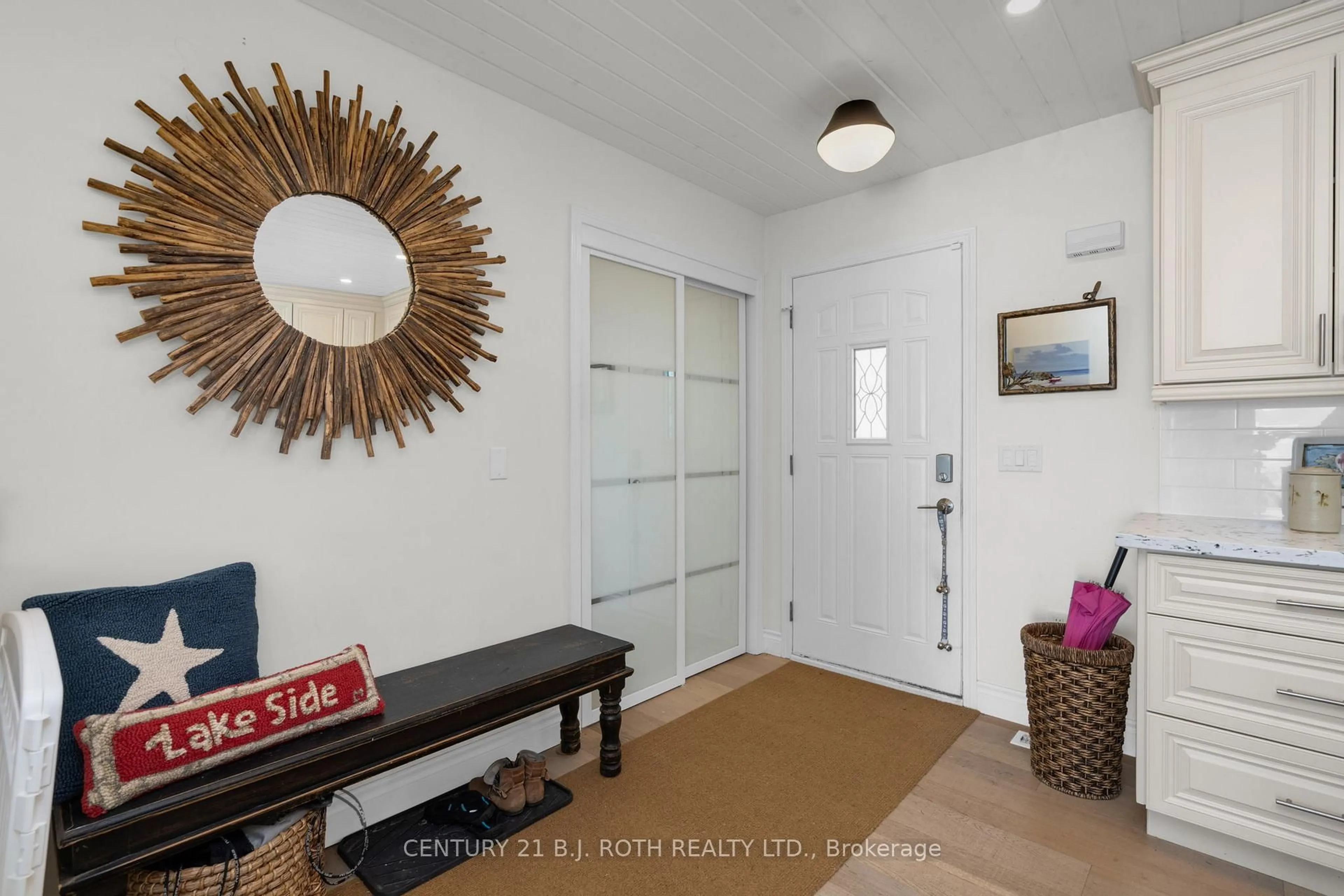 Indoor entryway for 95 lakeshore Rd, Oro-Medonte Ontario L0L 2E0