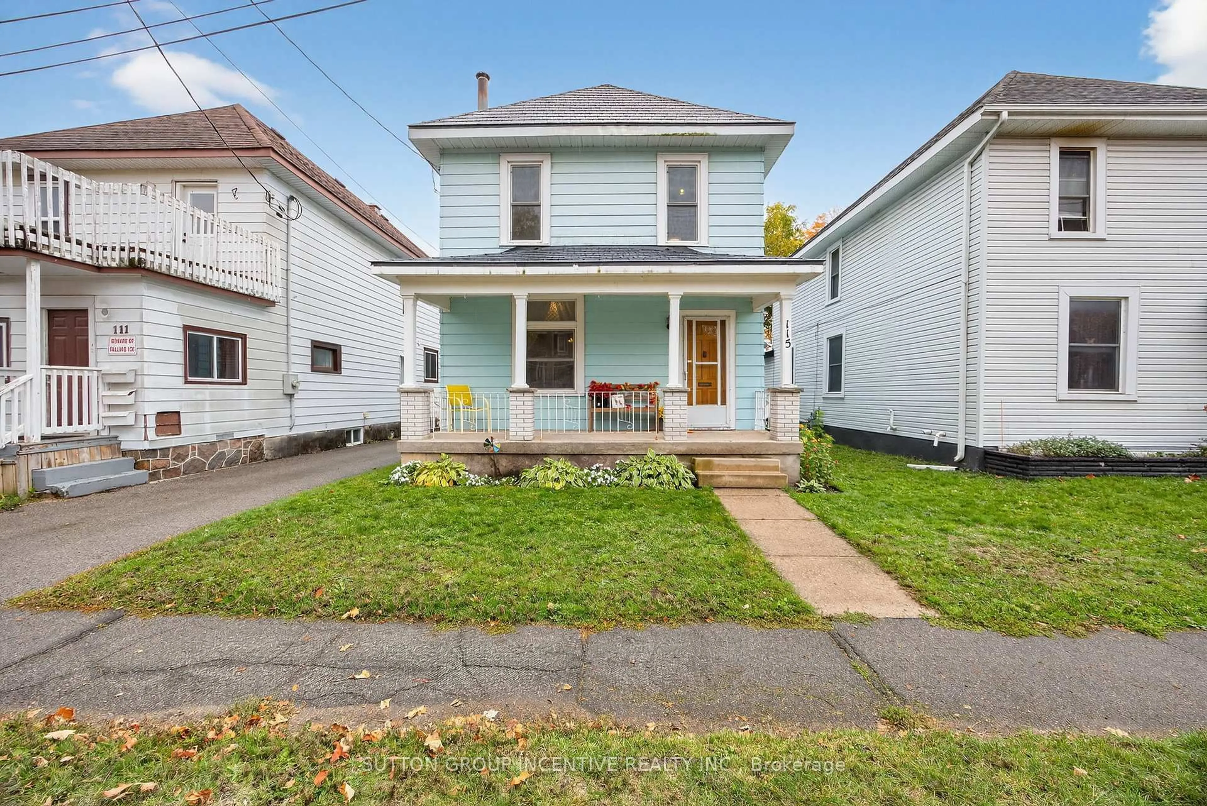 A pic from outside/outdoor area/front of a property/back of a property/a pic from drone, street for 115 Mary St, Orillia Ontario L3V 3E1