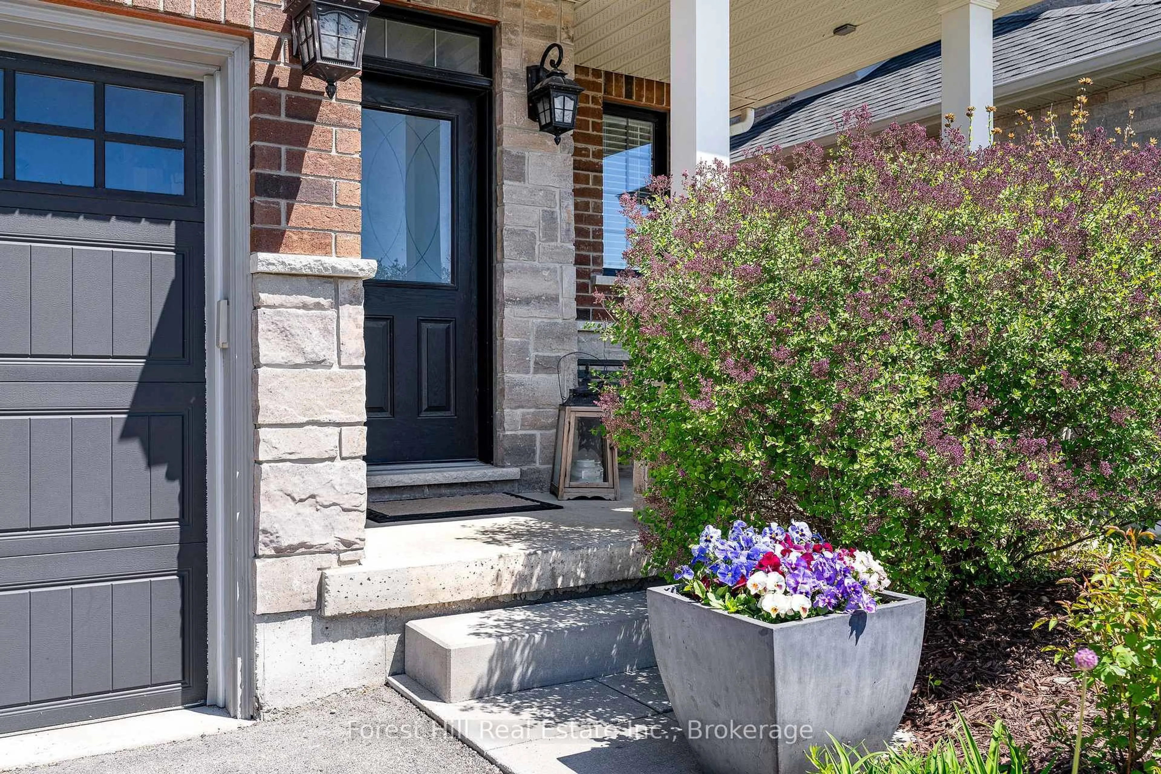 Indoor entryway for 21 Marta Cres, Barrie Ontario L4N 3N6